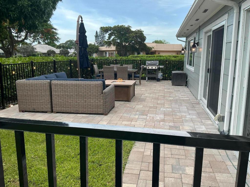DELRAY DUNES - Residential