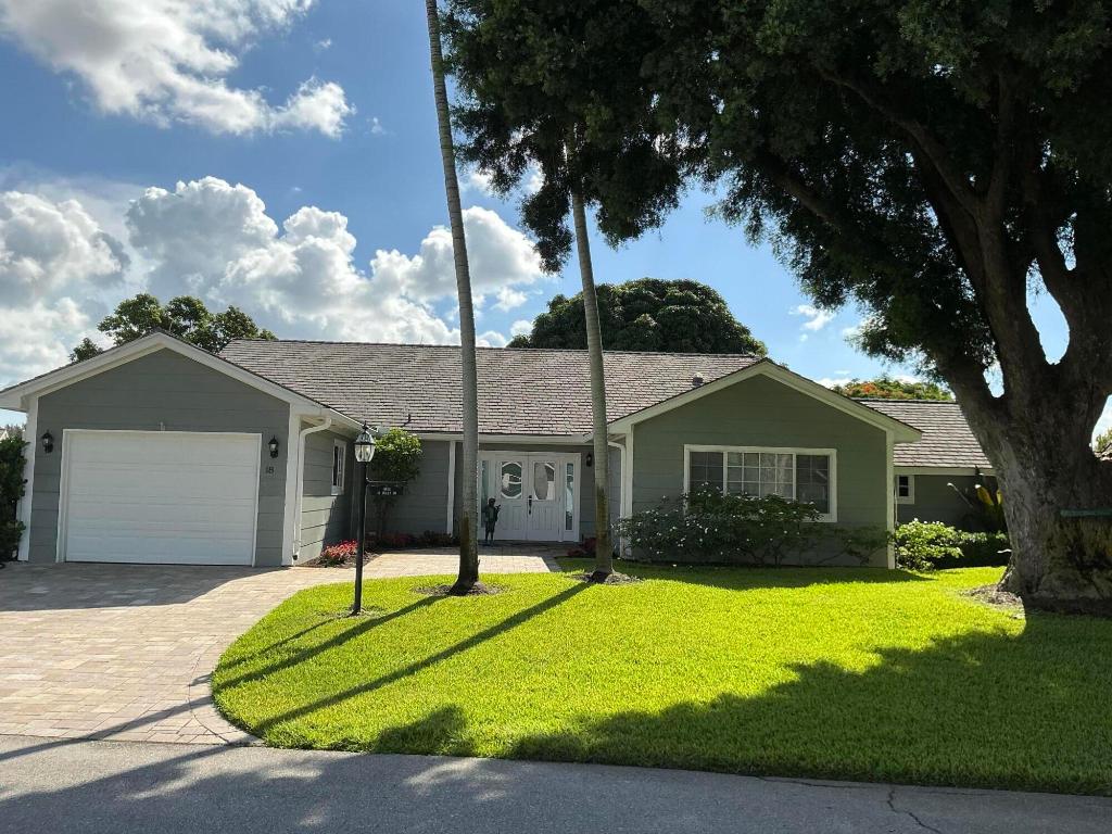 THIS REMODELED 4/3  VILLA ON THE LAKE WAS REDONE IN 2019/2020.UPGRADES INCLUDE  NEW CUSTON KITCHEN WITH A LARGE ISLAND, 3 NEW BATHROOMS, IMPACT GLASS, WOOD LIKE PORCELAIN TILE FLOORS, LARGE FENCED PATIO OVERLOOKING THE WATER, NEW PAVER DRIVEWAY AND  ENTRY.