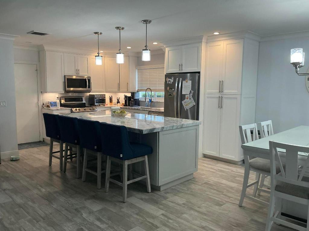 DELRAY DUNES - Residential