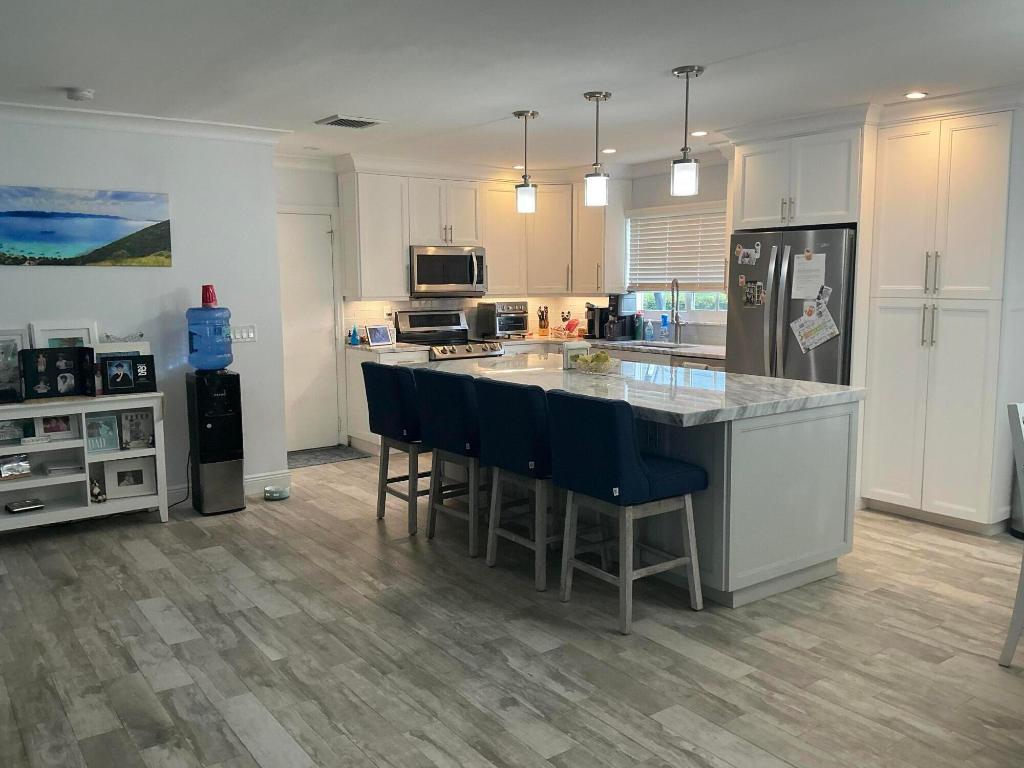 DELRAY DUNES - Residential