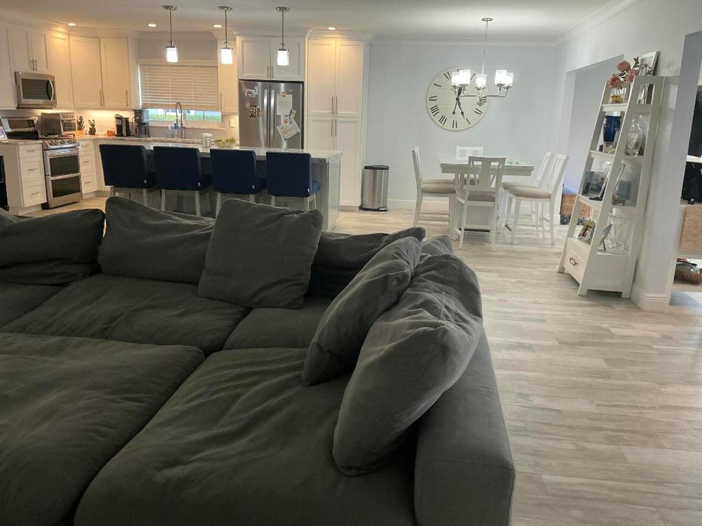 DELRAY DUNES - Residential