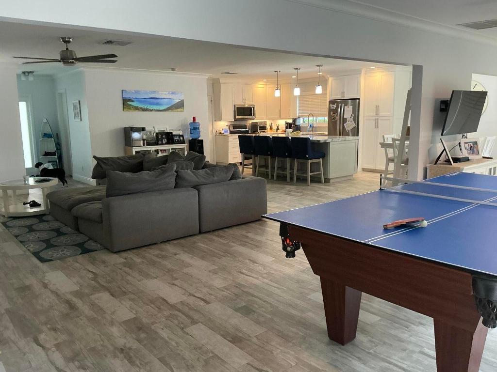 DELRAY DUNES - Residential