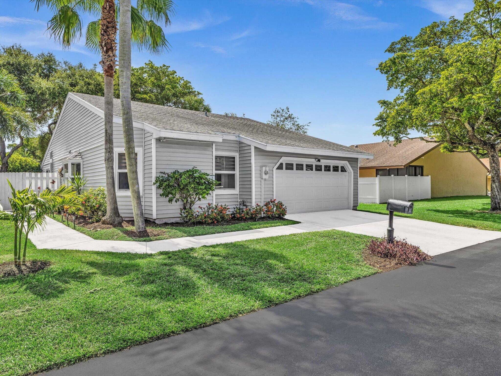 BOYNTON LAKES 4 - Residential