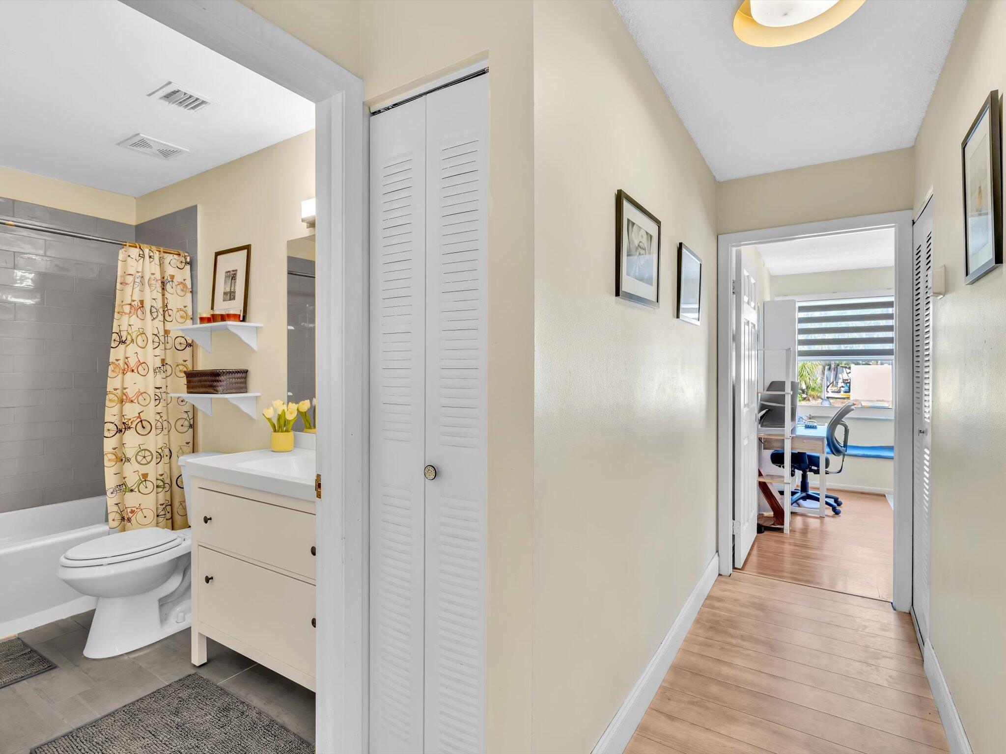 BOYNTON LAKES 4 - Residential