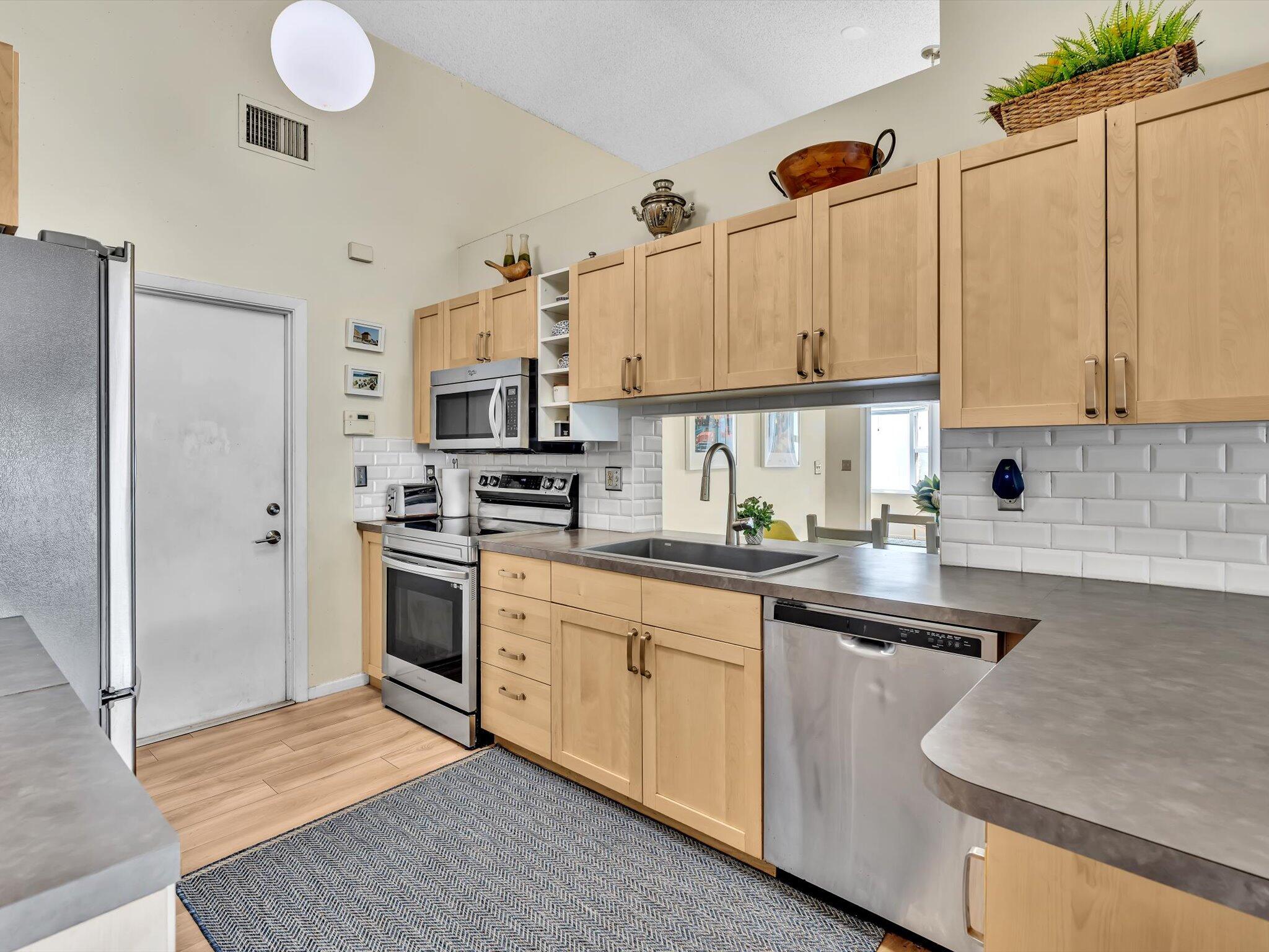 BOYNTON LAKES 4 - Residential