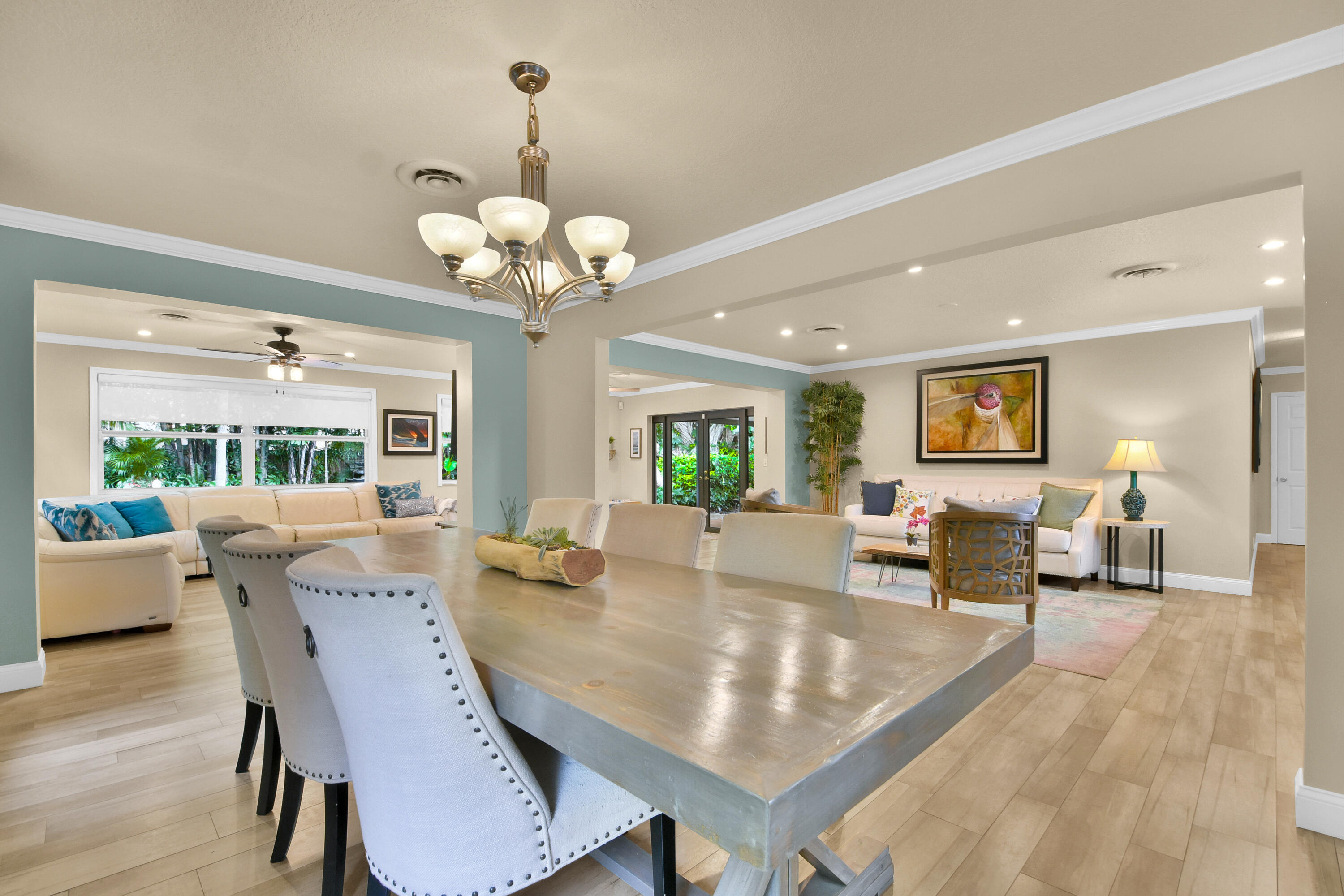 HOLLYWOOD HILLS - Residential