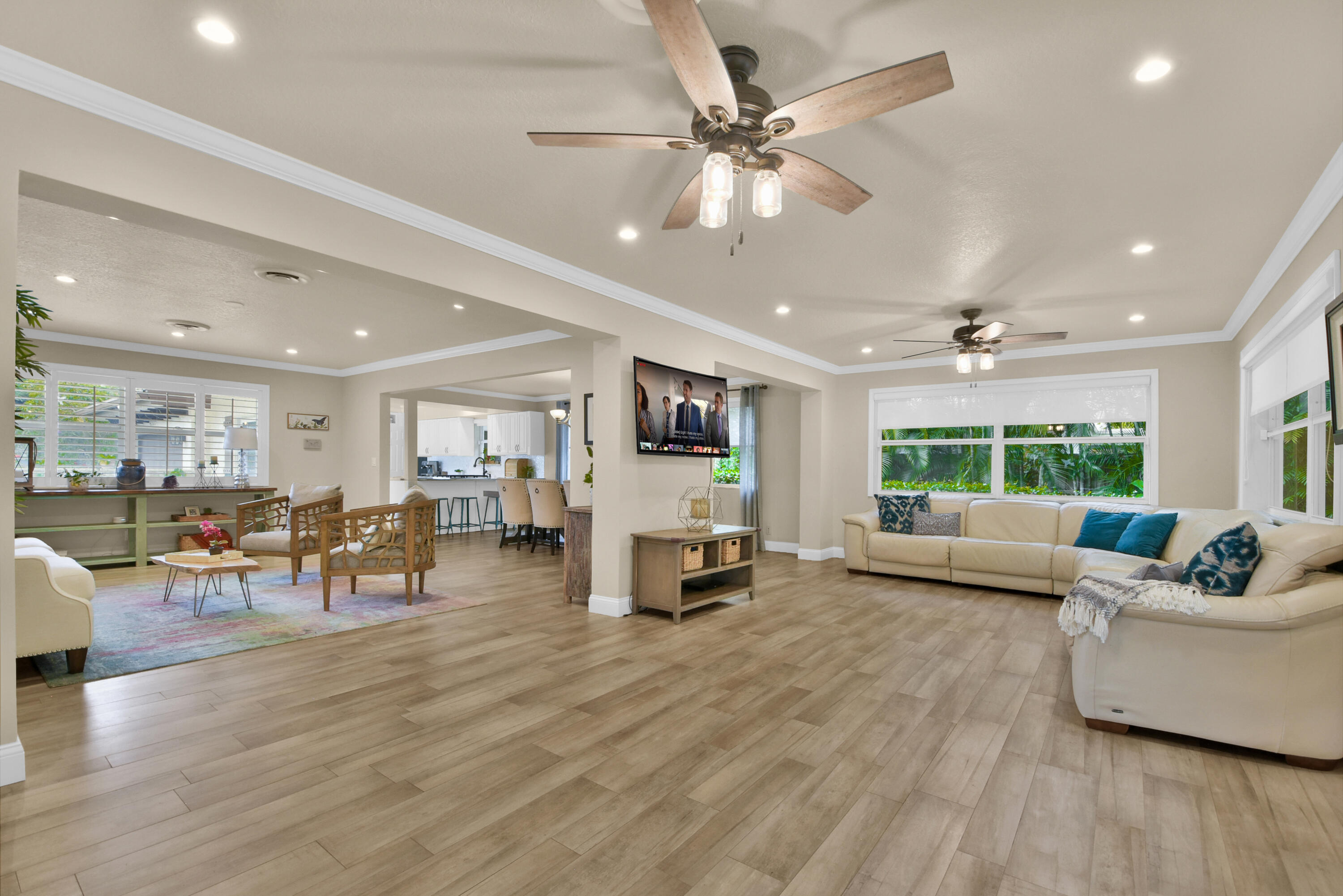 HOLLYWOOD HILLS - Residential
