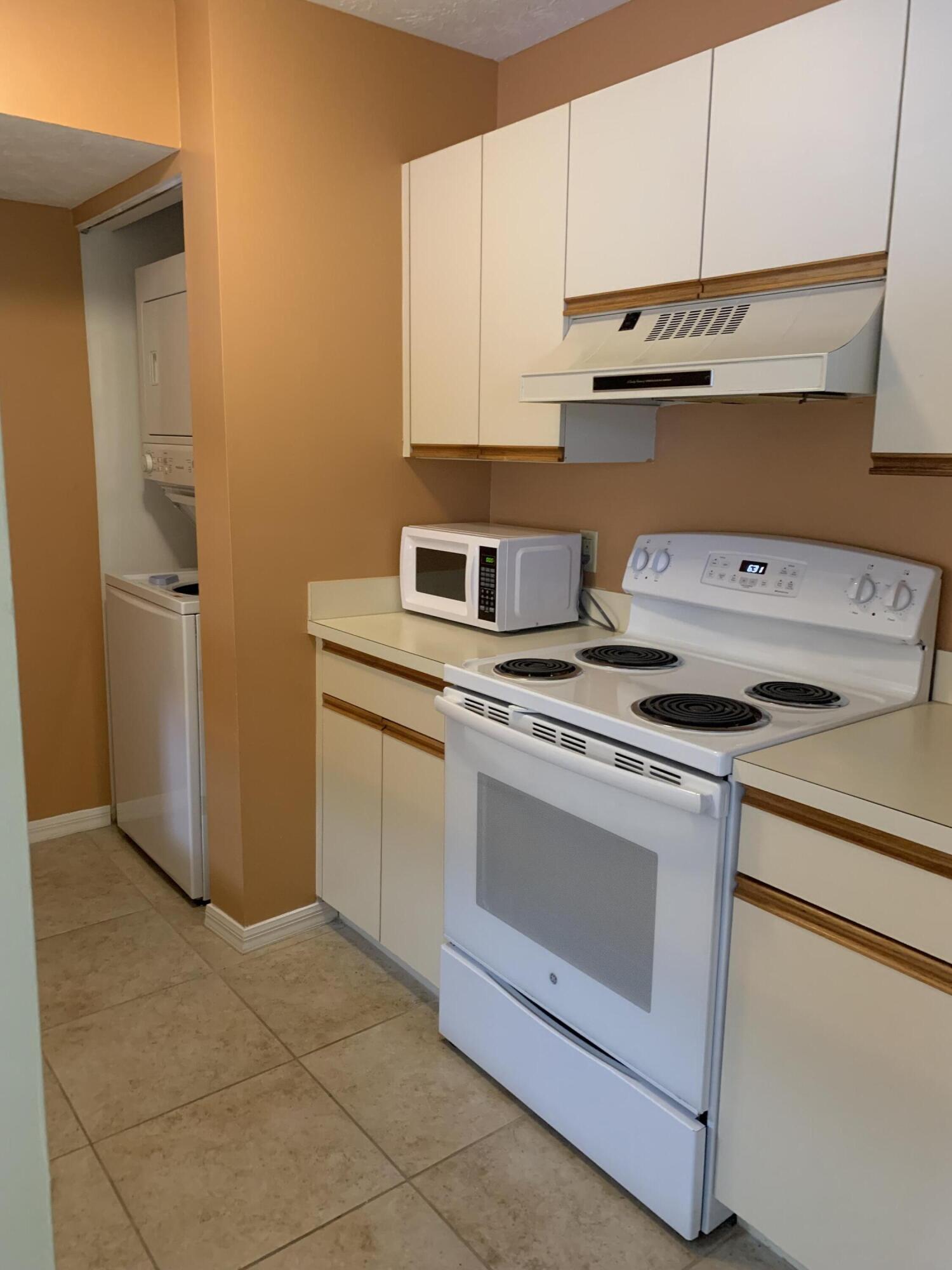 FAIRWAY PALMS CONDO - Residential