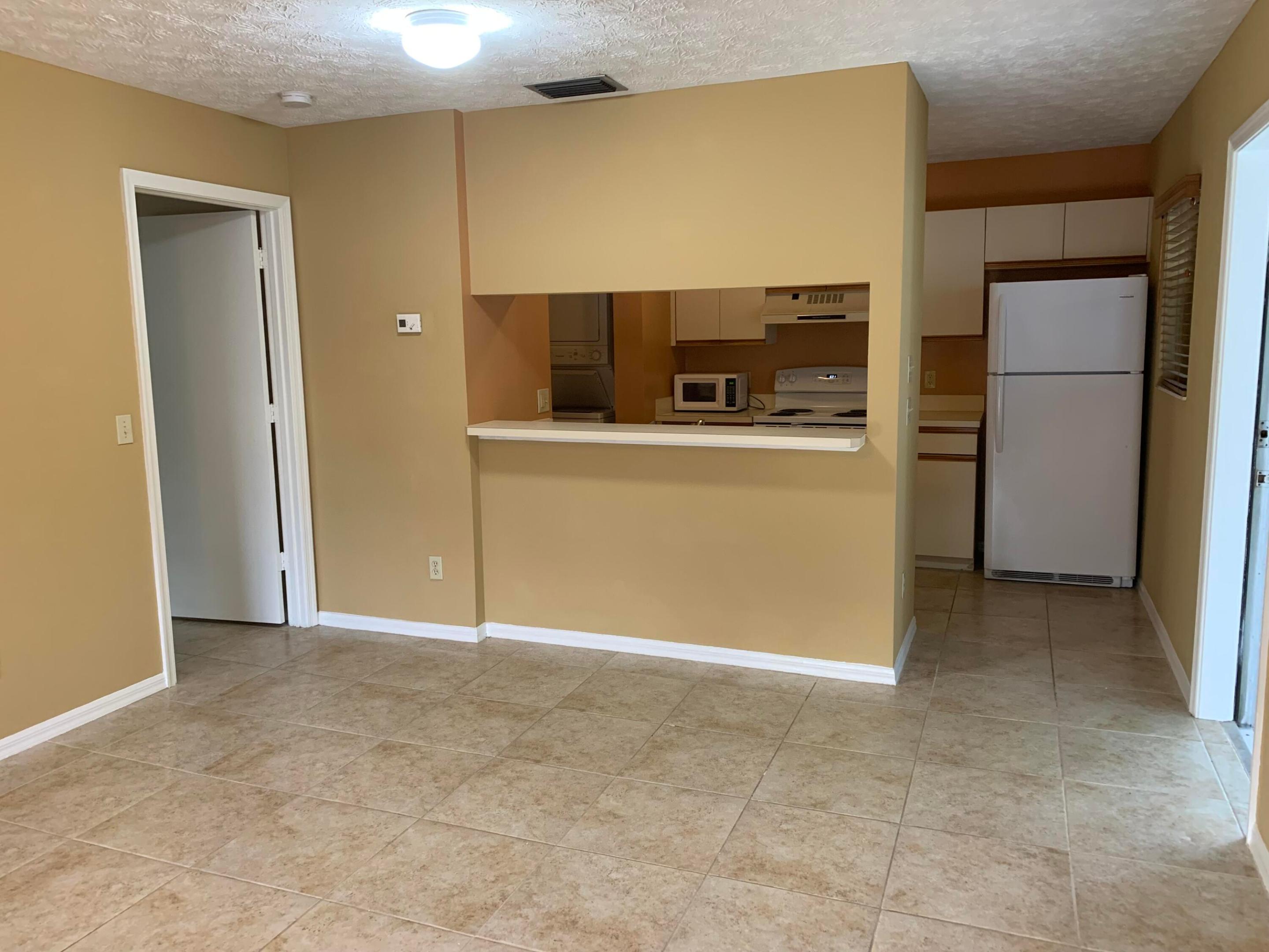 FAIRWAY PALMS CONDO - Residential