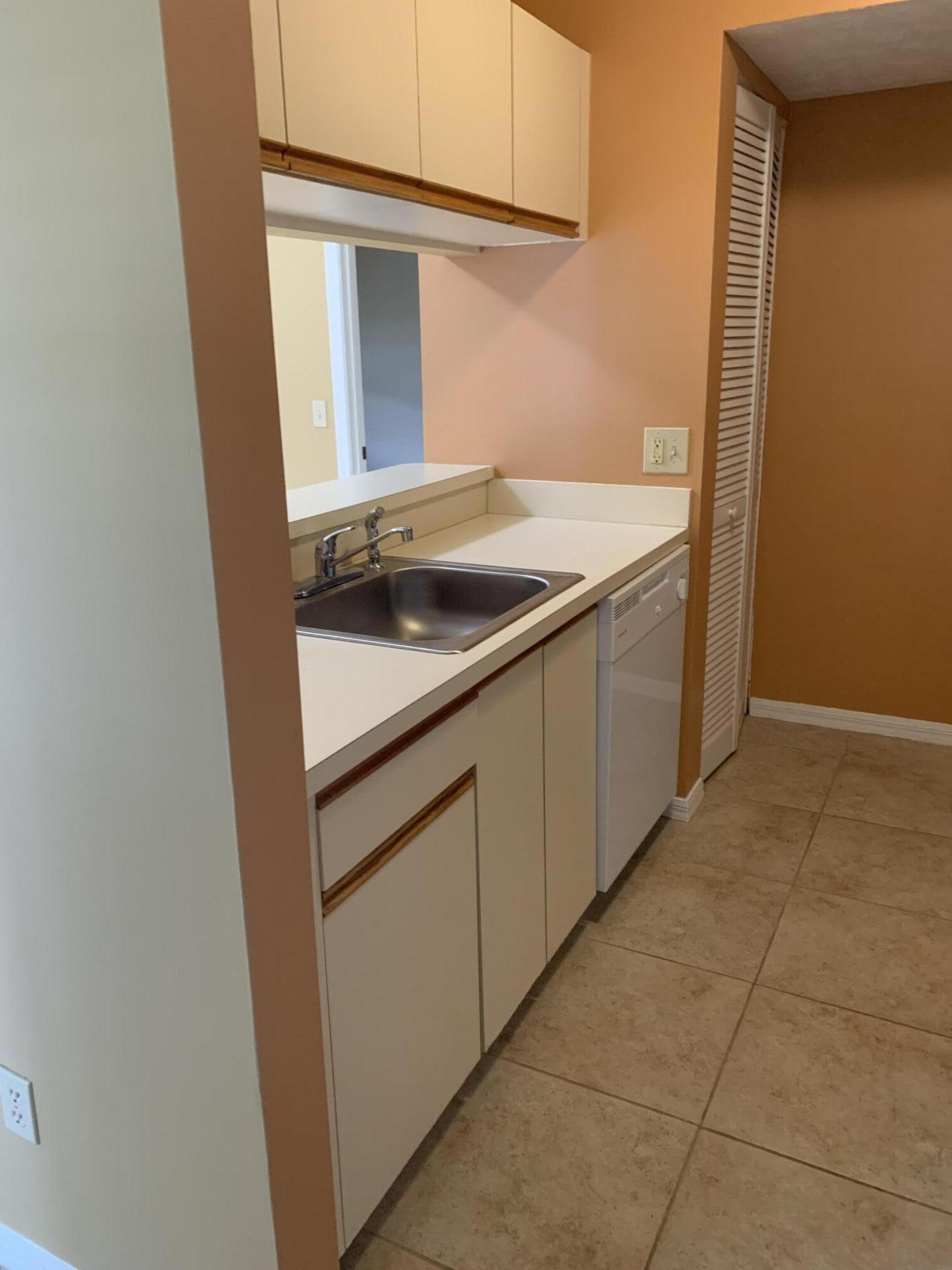 FAIRWAY PALMS CONDO - Residential