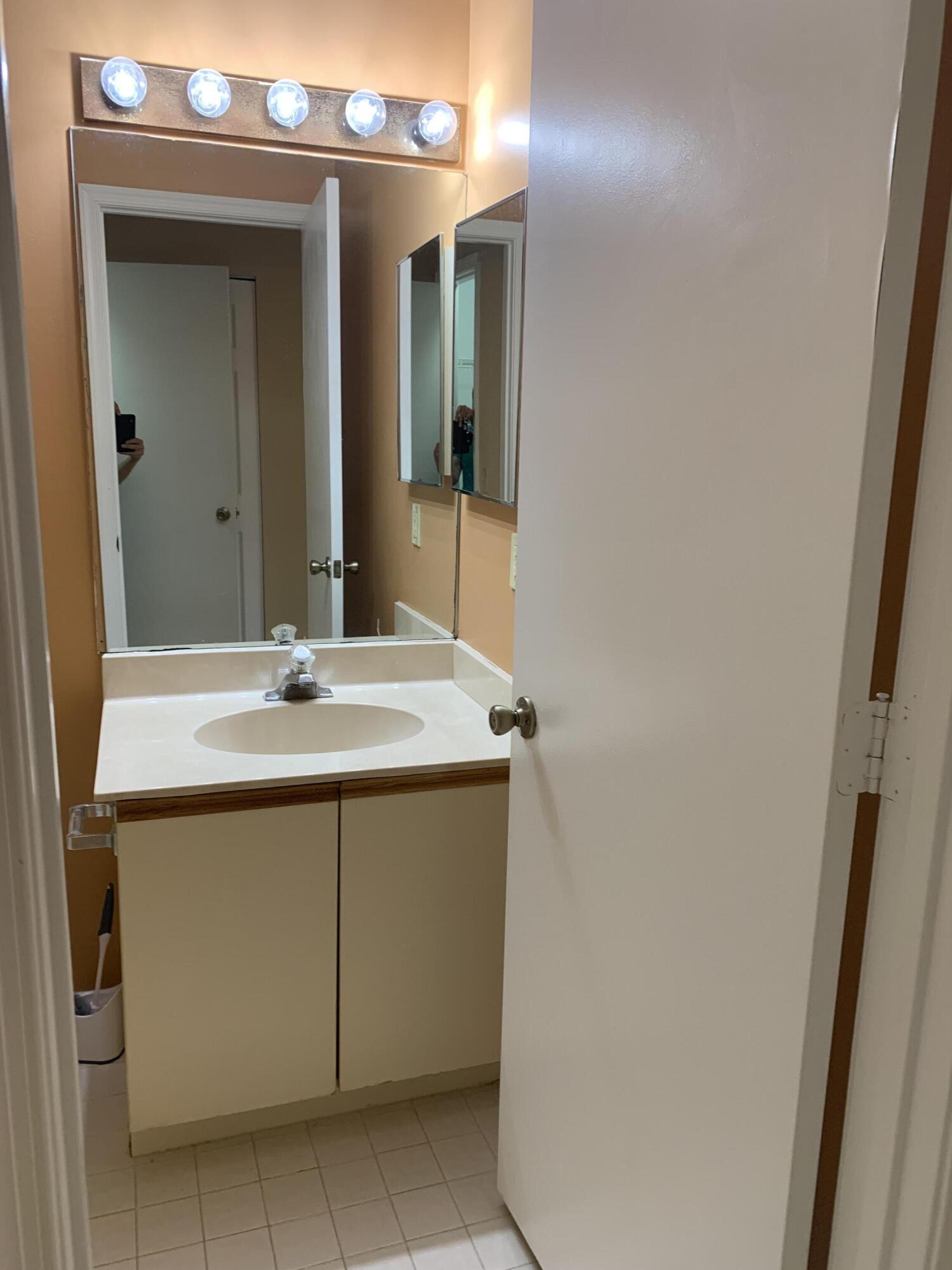 FAIRWAY PALMS CONDO - Residential