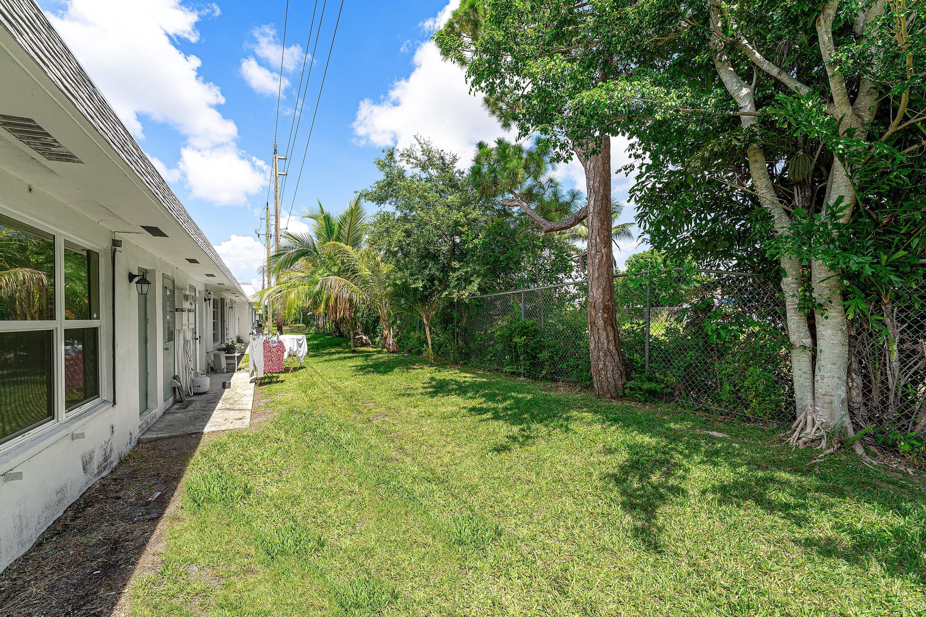 CRESTHAVEN TOWNHOMES SEC 5 CONDO - Residential