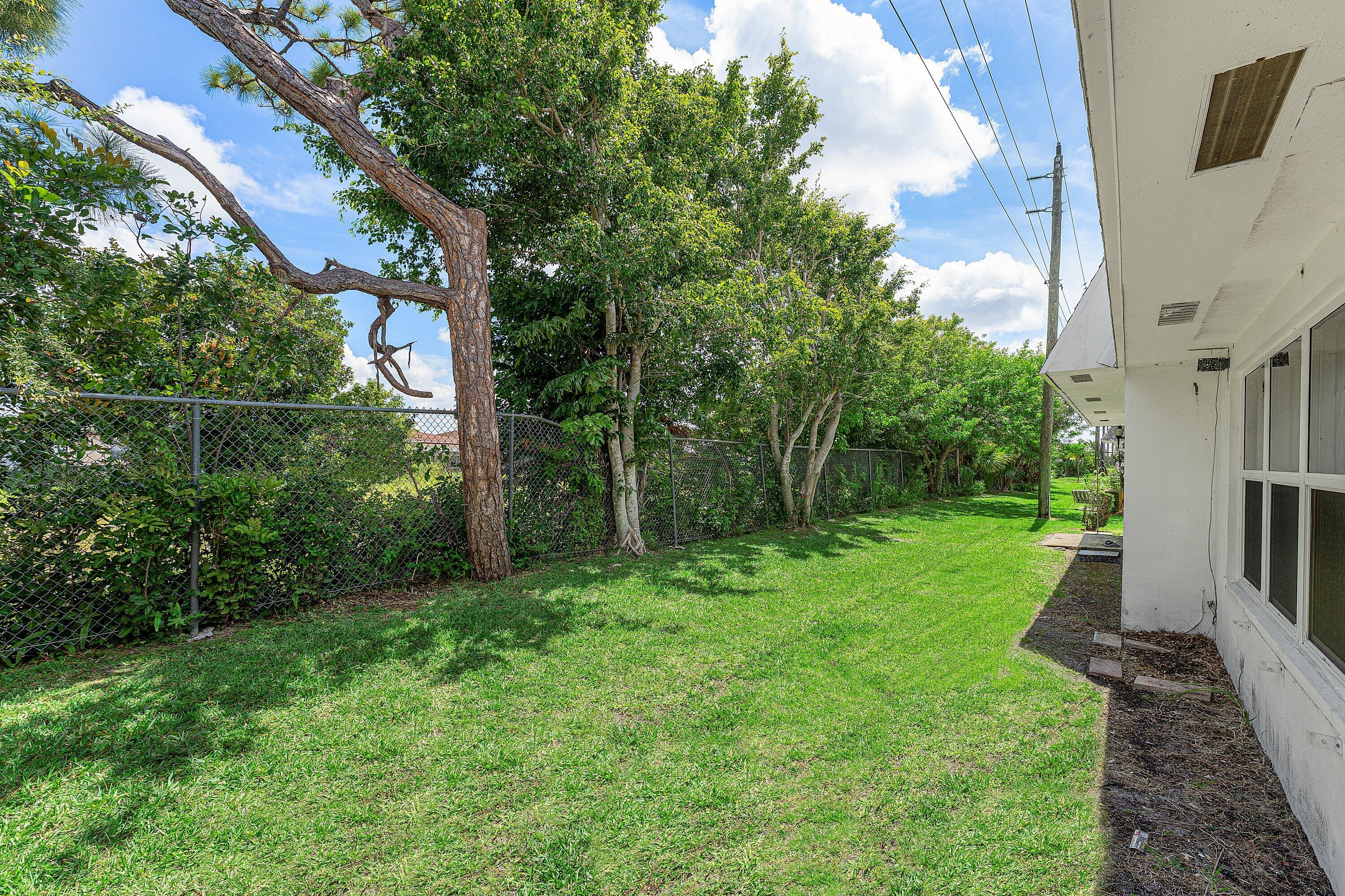 CRESTHAVEN TOWNHOMES SEC 5 CONDO - Residential