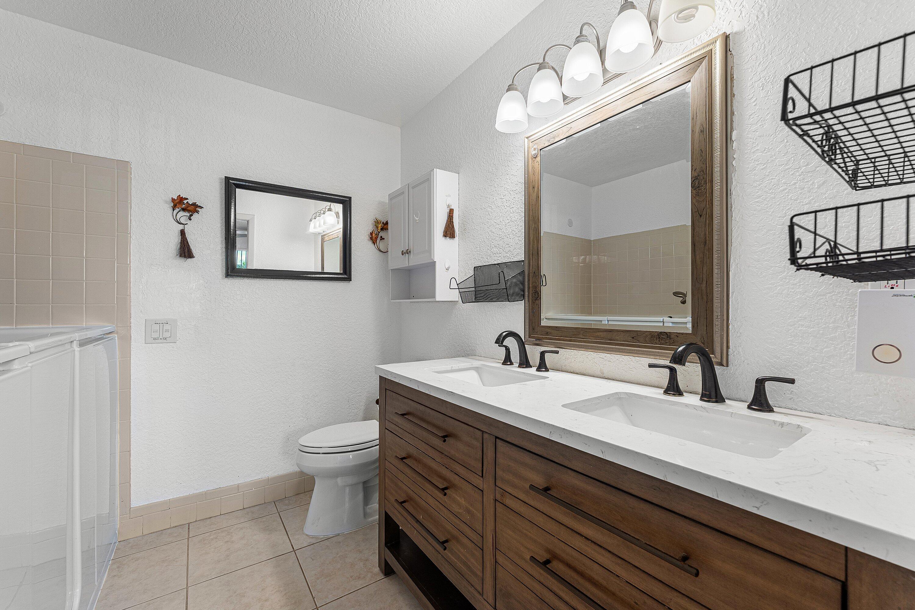CRESTHAVEN TOWNHOMES SEC 5 CONDO - Residential