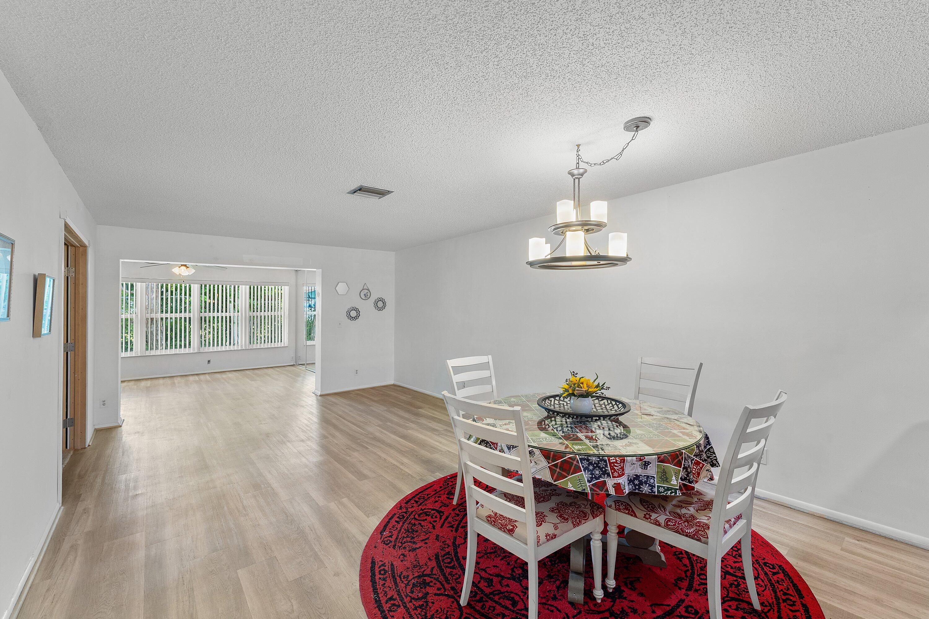 CRESTHAVEN TOWNHOMES SEC 5 CONDO - Residential