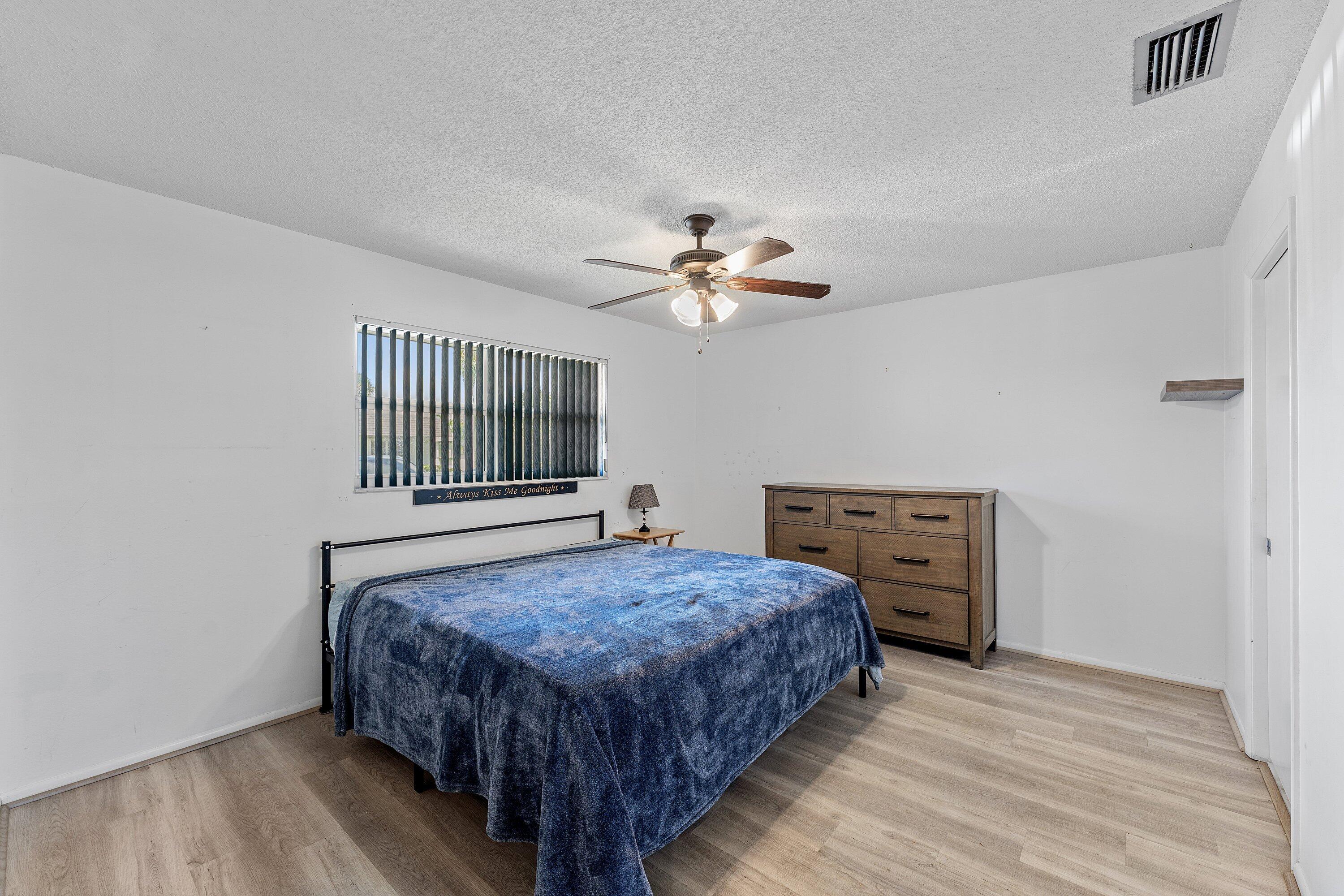 CRESTHAVEN TOWNHOMES SEC 5 CONDO - Residential