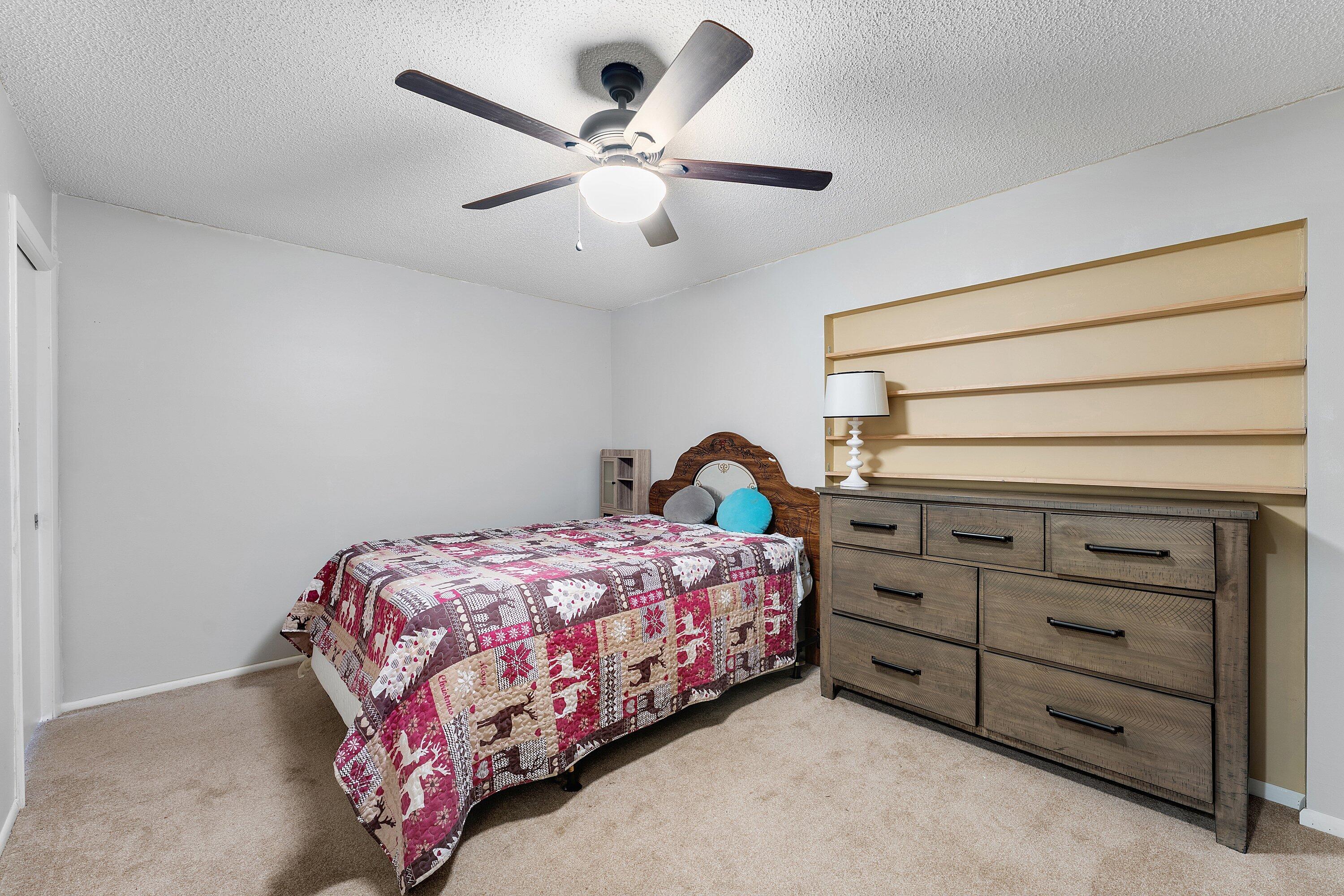 CRESTHAVEN TOWNHOMES SEC 5 CONDO - Residential
