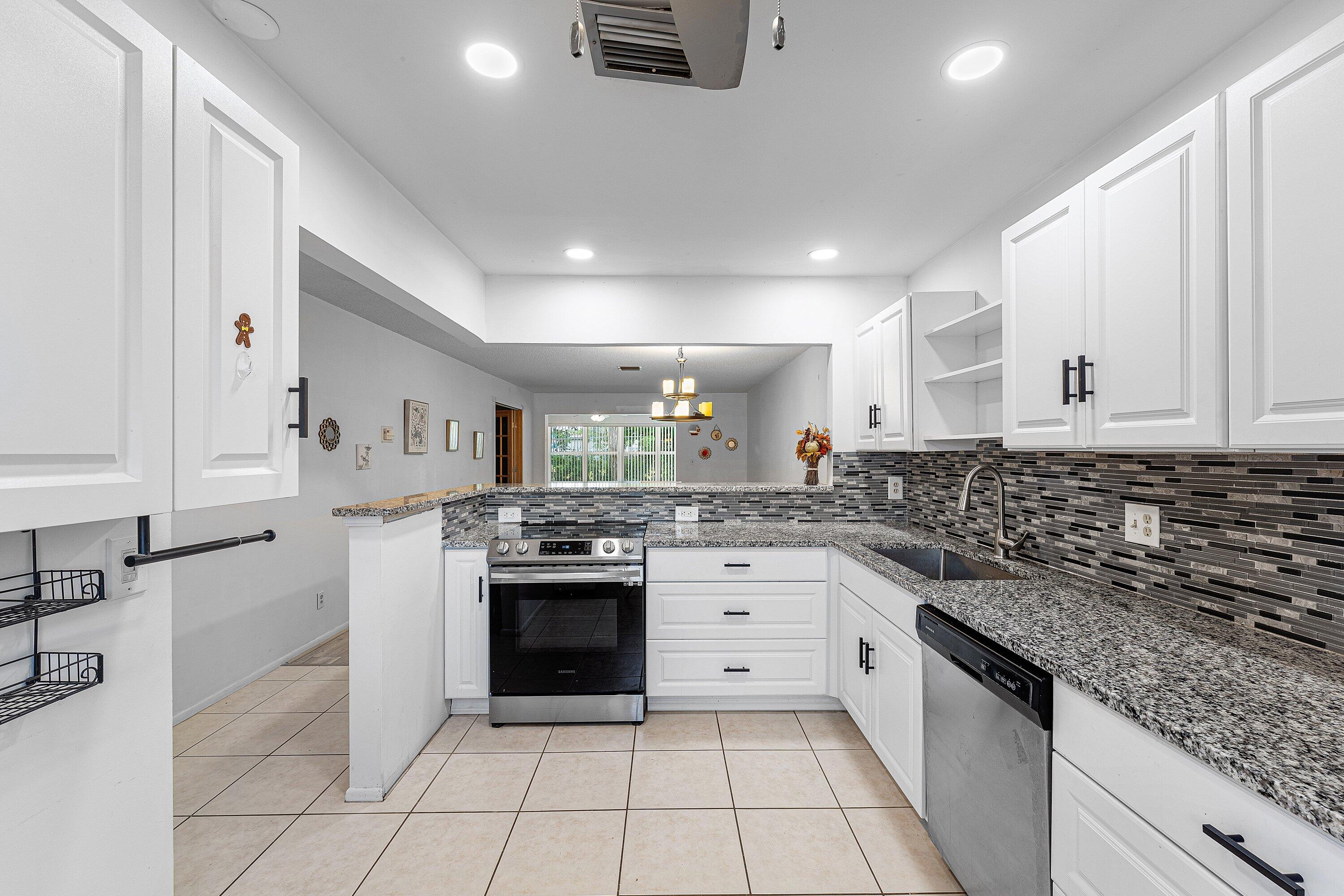 CRESTHAVEN TOWNHOMES SEC 5 CONDO - Residential
