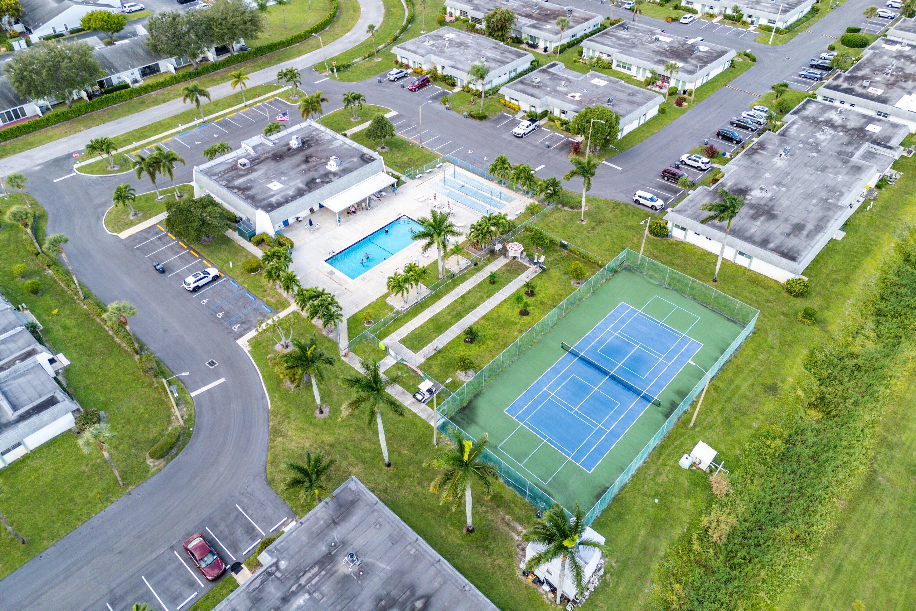 CRESTHAVEN TOWNHOMES SEC 5 CONDO - Residential