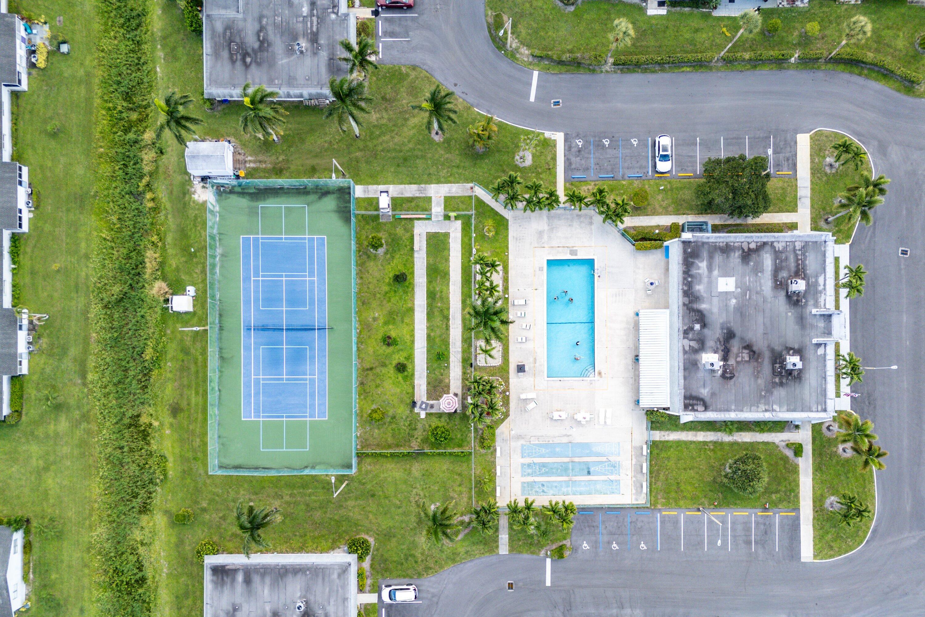 CRESTHAVEN TOWNHOMES SEC 5 CONDO - Residential