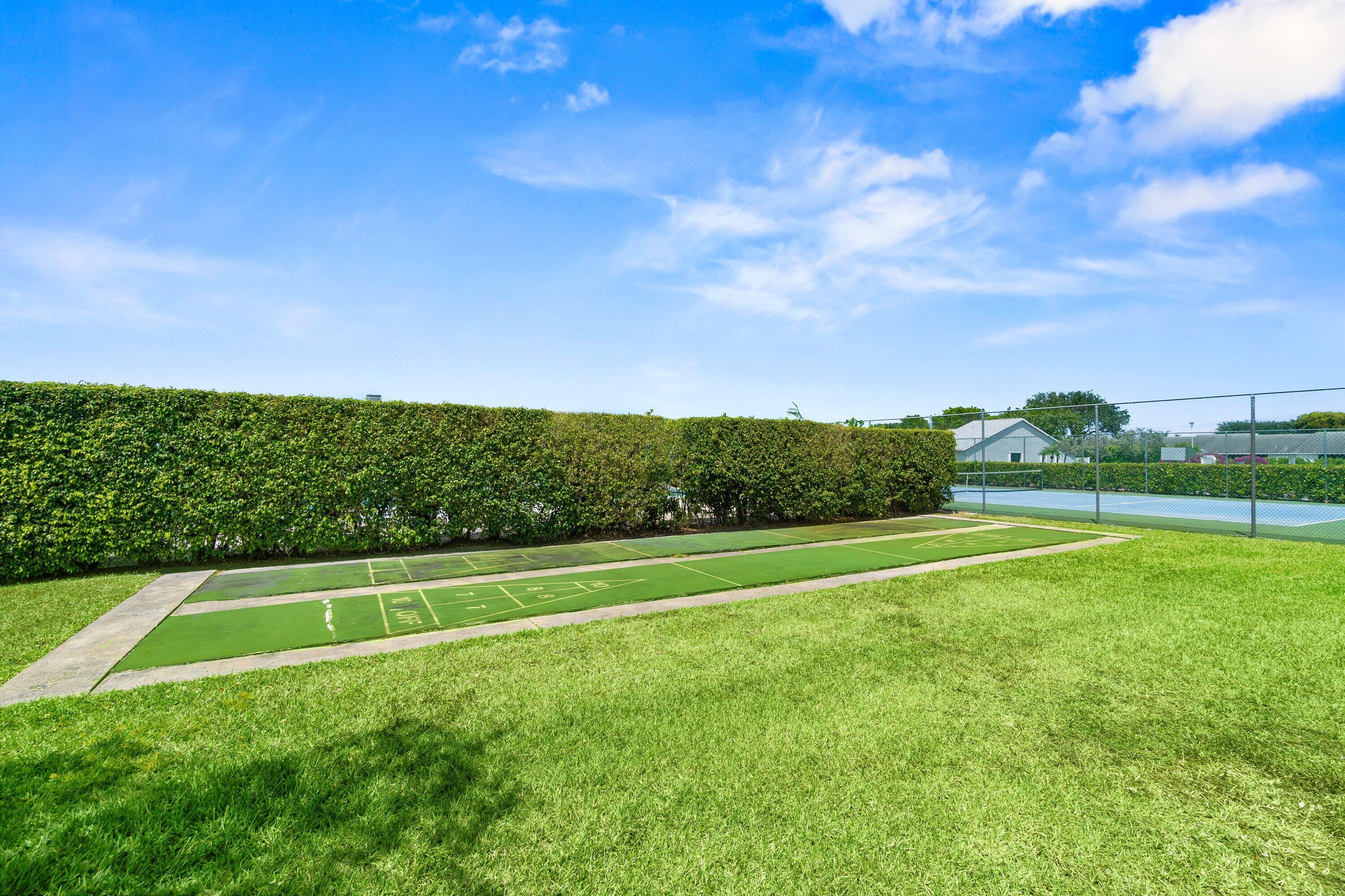 CRESTHAVEN TOWNHOMES SEC 5 CONDO - Residential