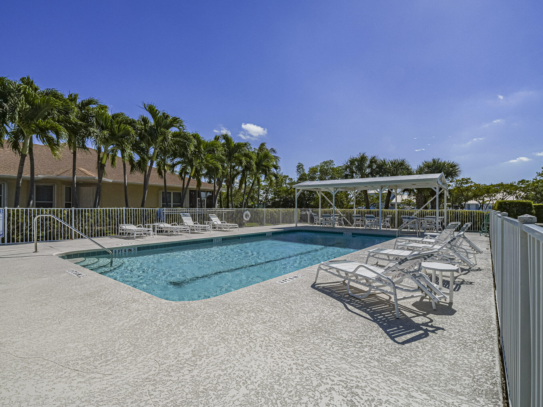 RIVERSIDE AT SANDS CONDOMINIUM - Residential