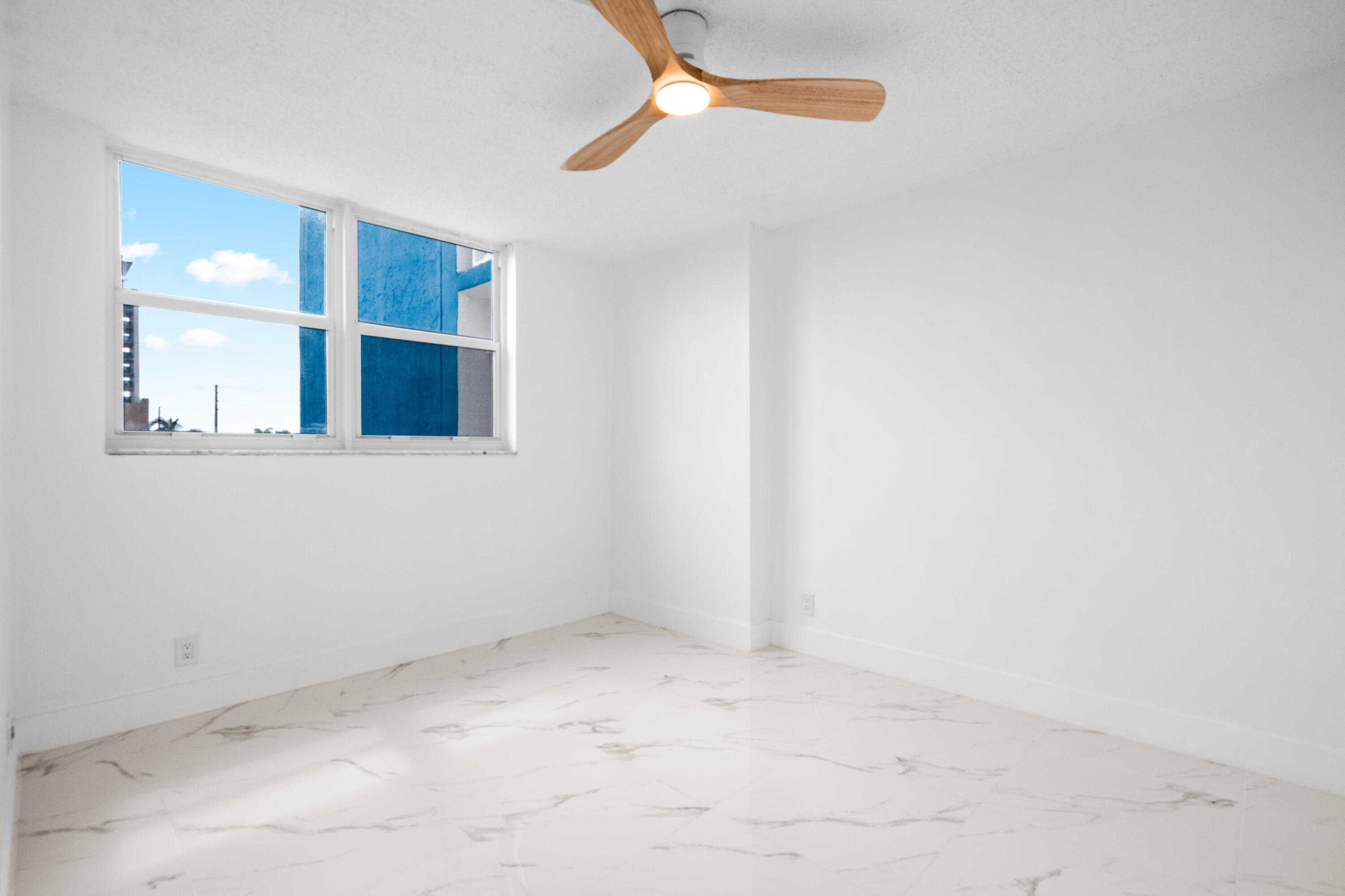 DANIANS SOUTH CONDO - Residential Lease
