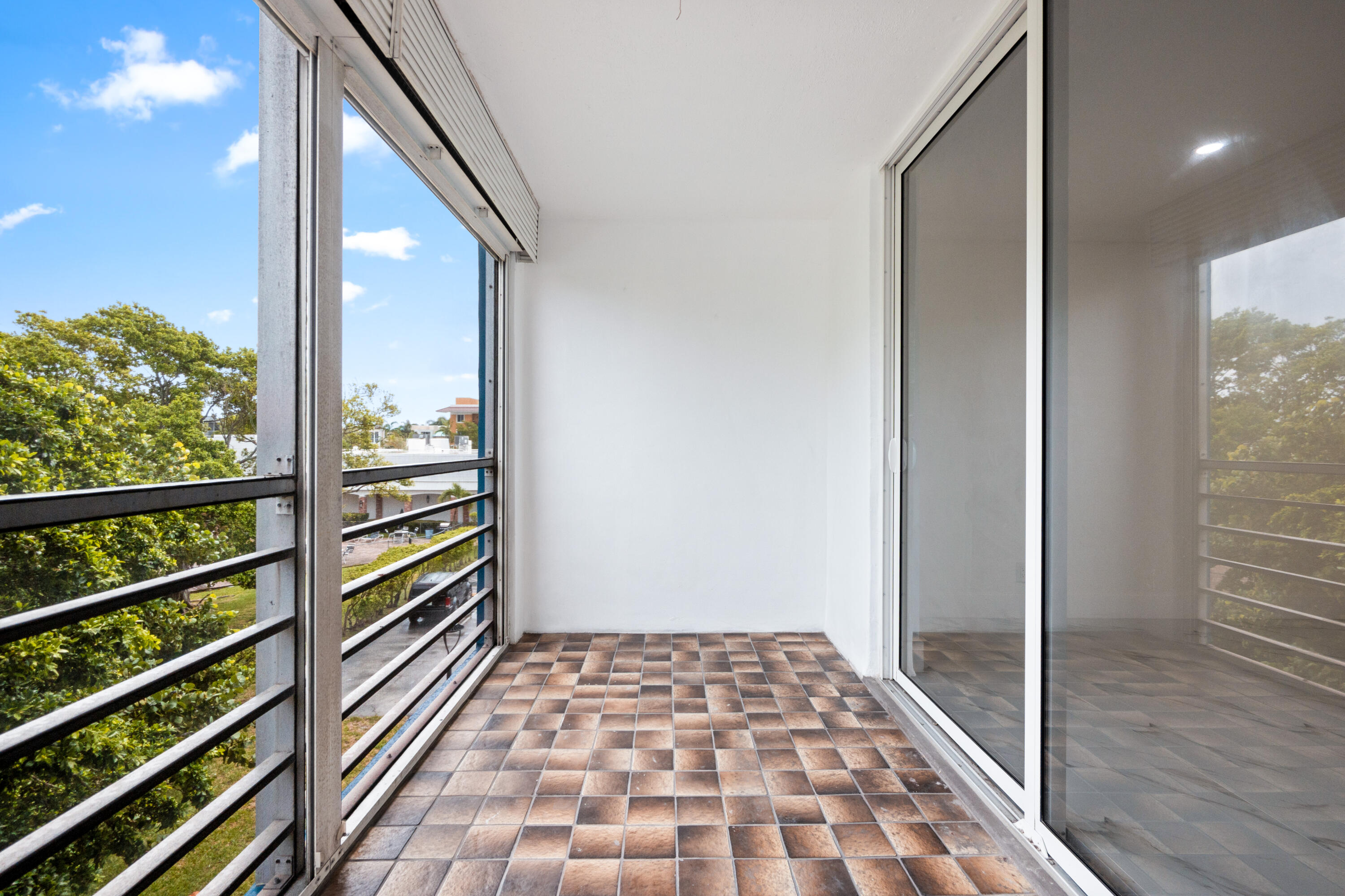 DANIANS SOUTH CONDO - Residential Lease