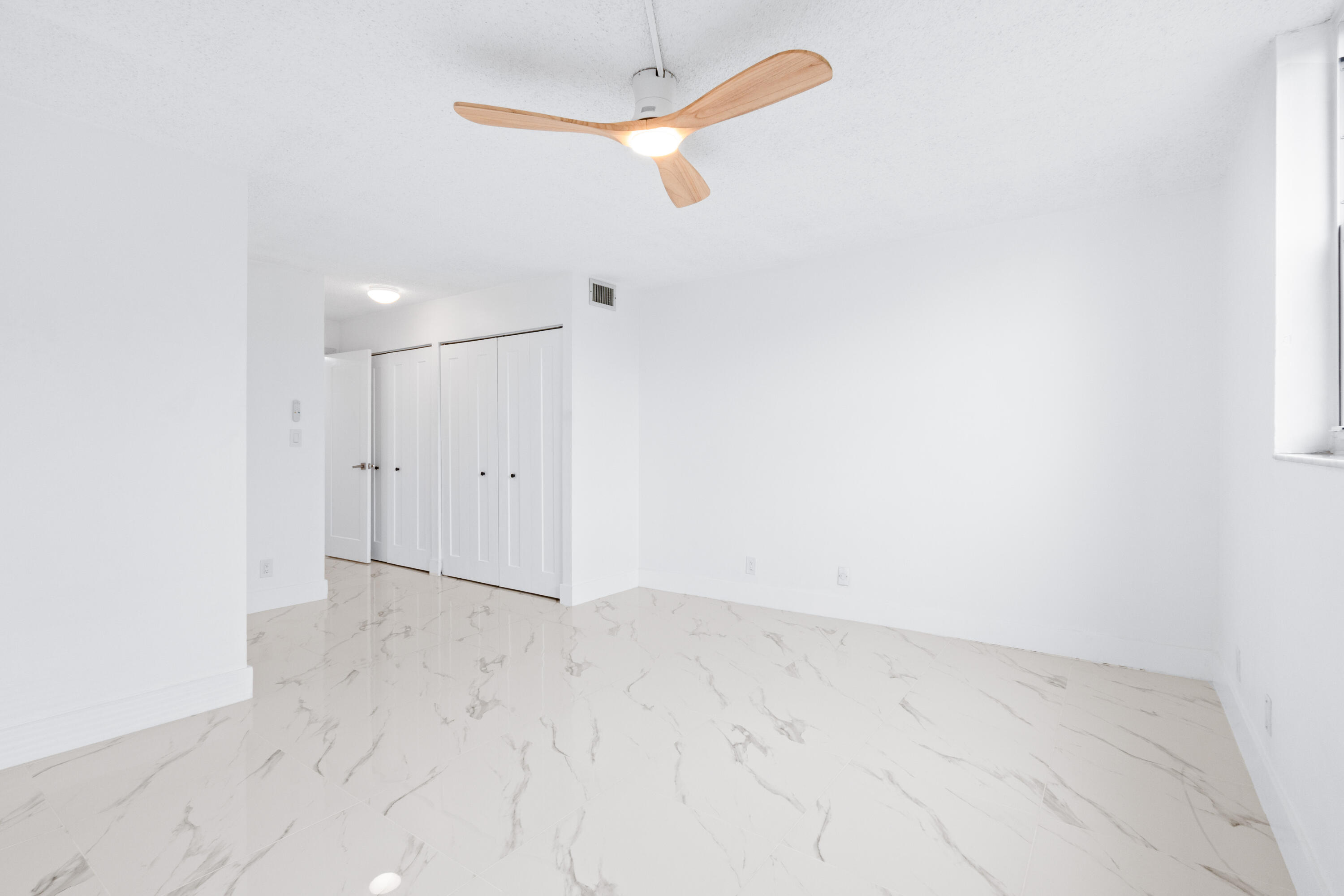 DANIANS SOUTH CONDO - Residential Lease