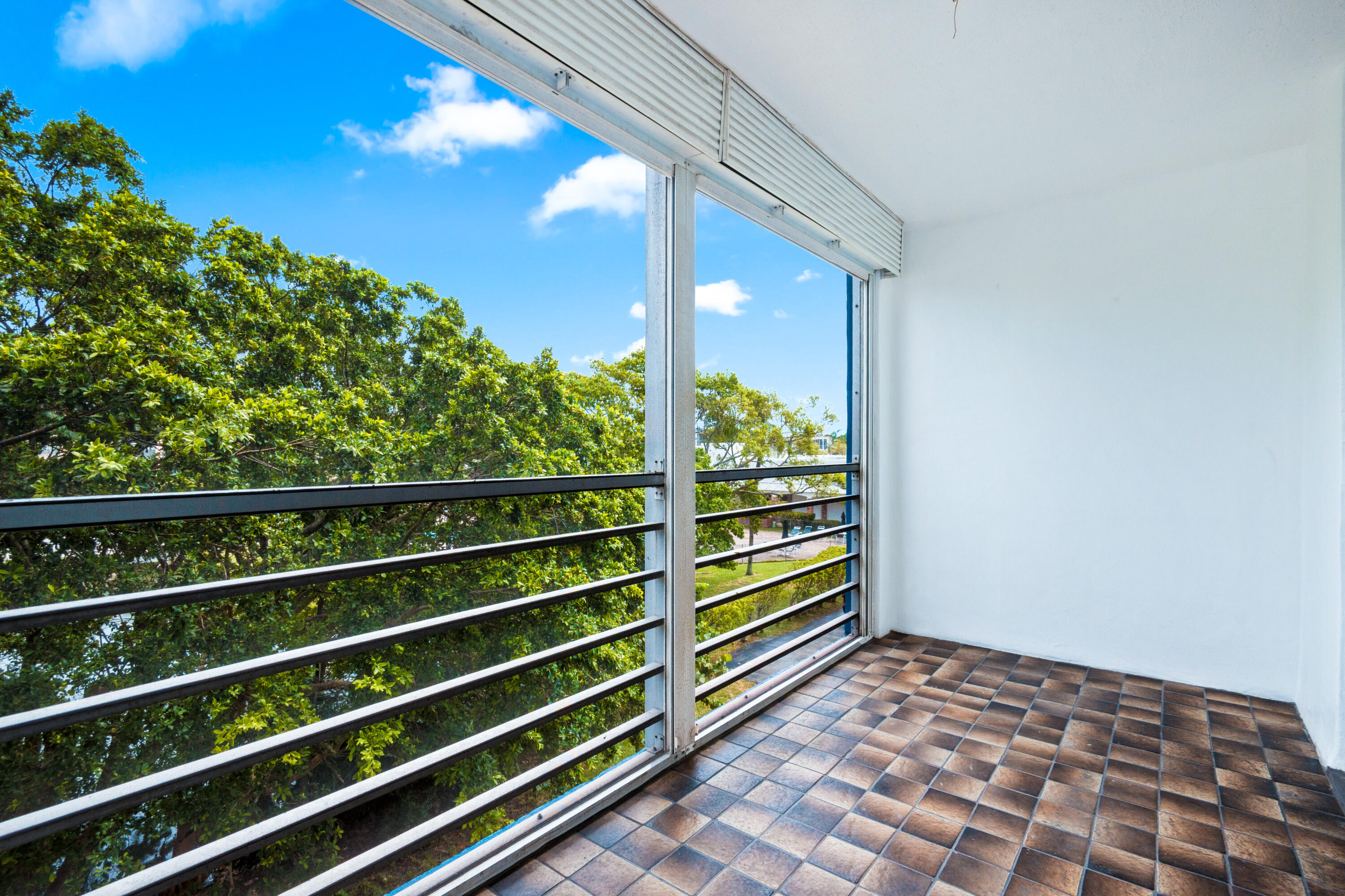 DANIANS SOUTH CONDO - Residential Lease