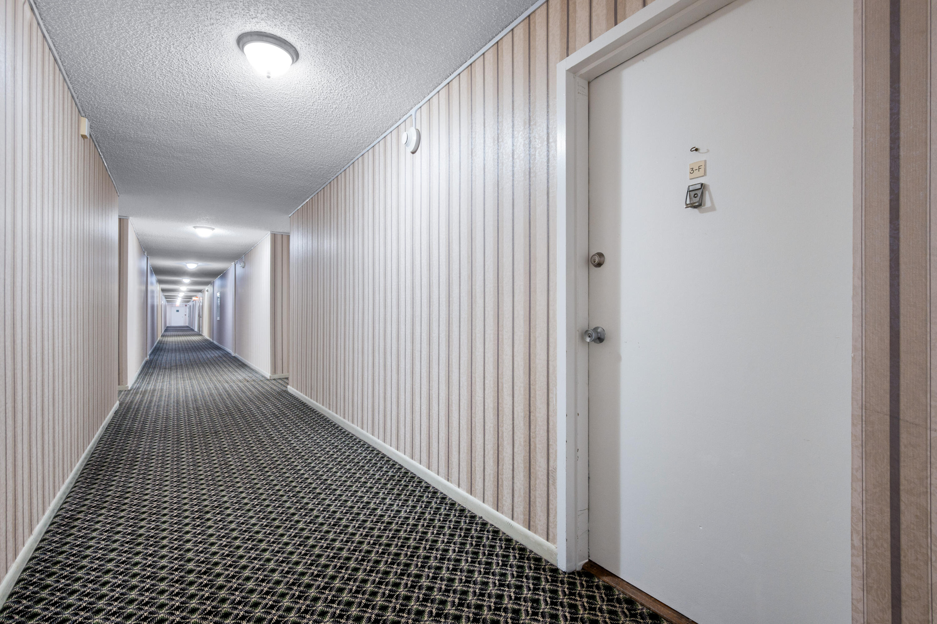 DANIANS SOUTH CONDO - Residential Lease