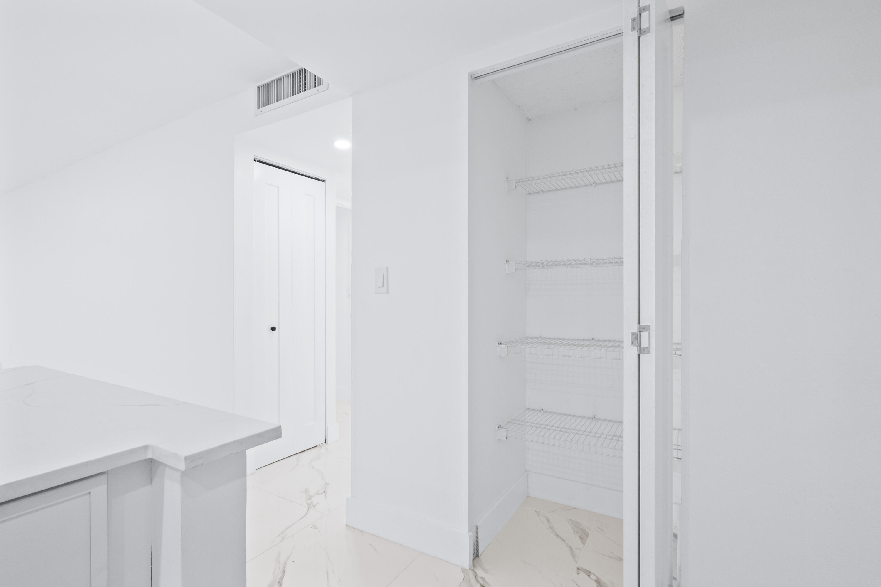 DANIANS SOUTH CONDO - Residential Lease