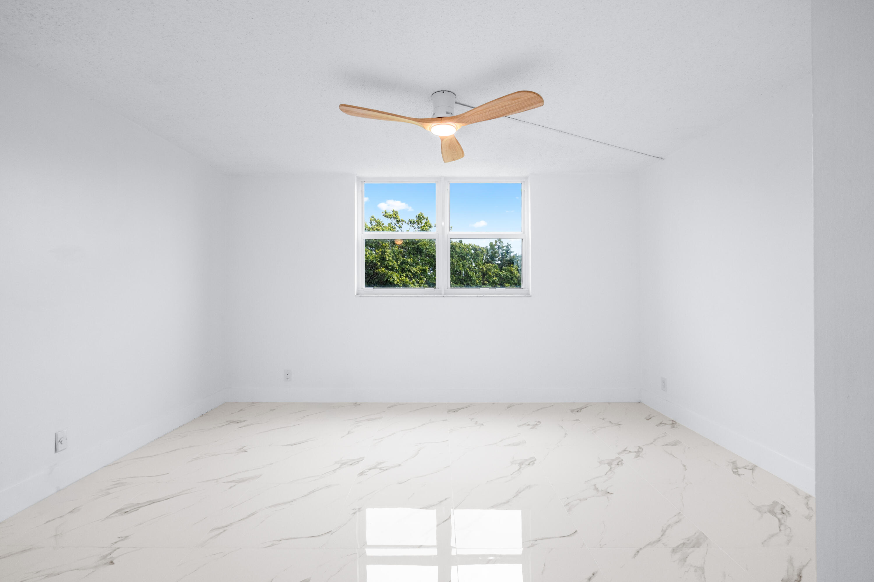 DANIANS SOUTH CONDO - Residential Lease