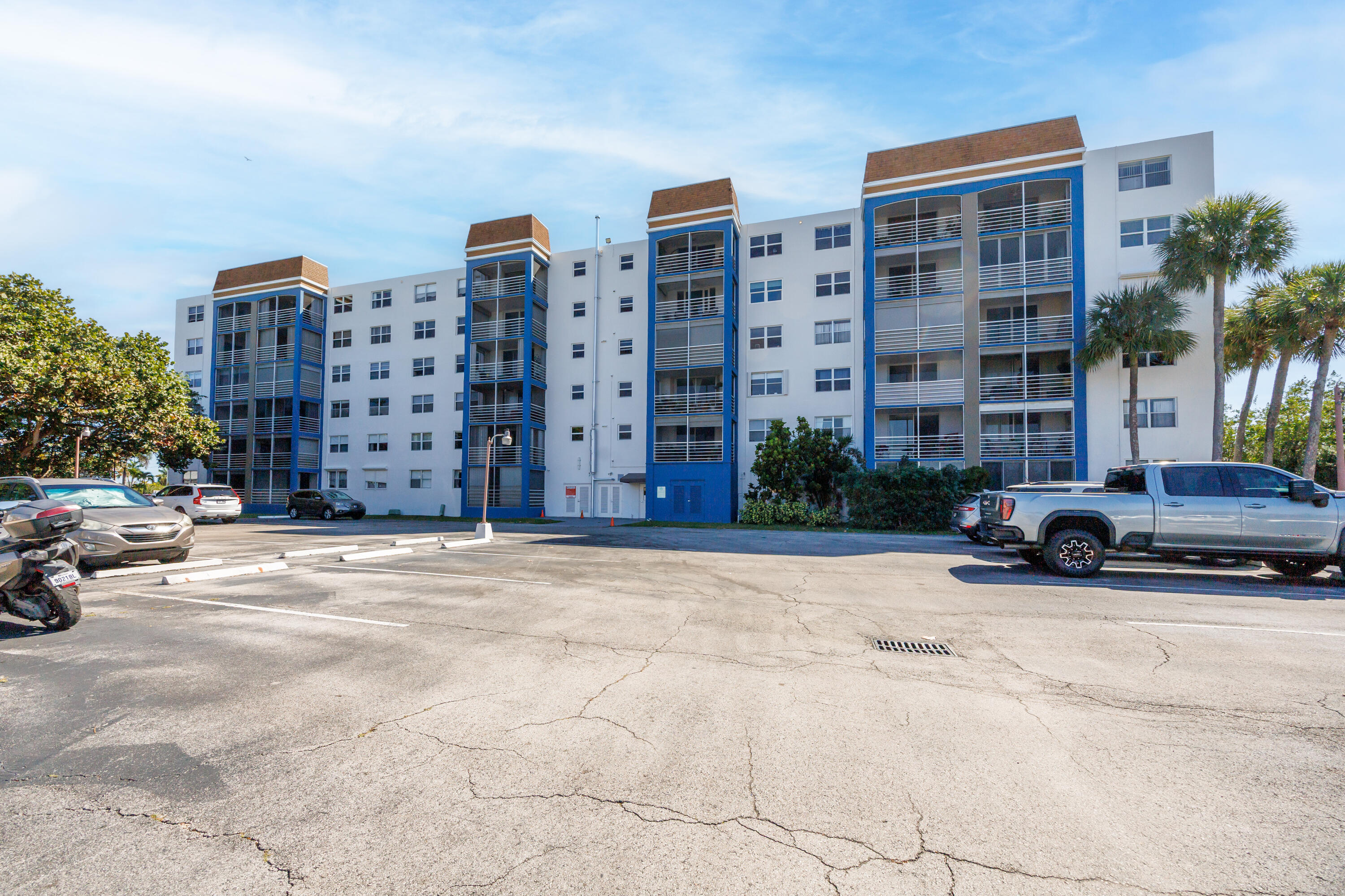 DANIANS SOUTH CONDO - Residential Lease