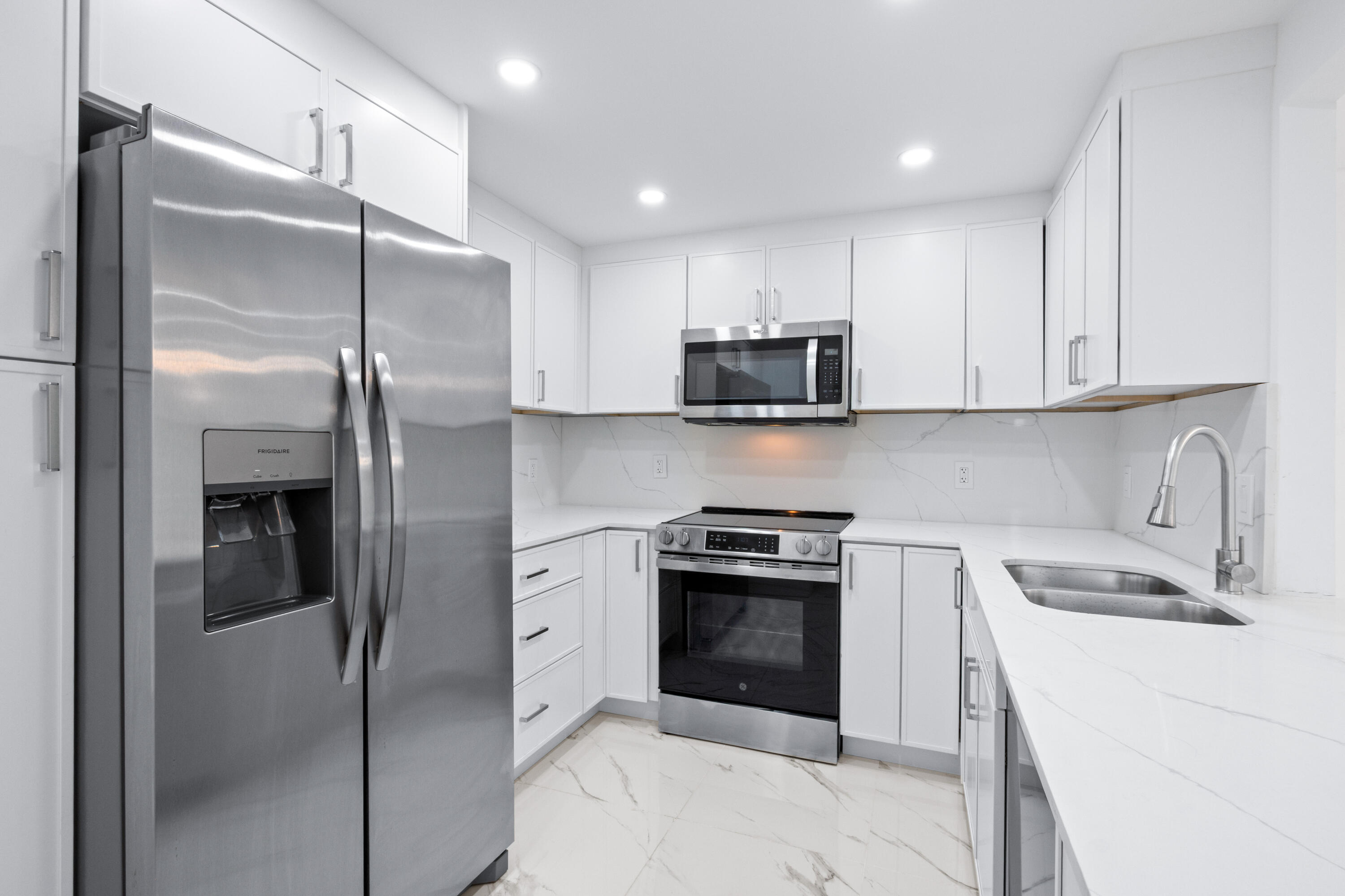 DANIANS SOUTH CONDO - Residential Lease