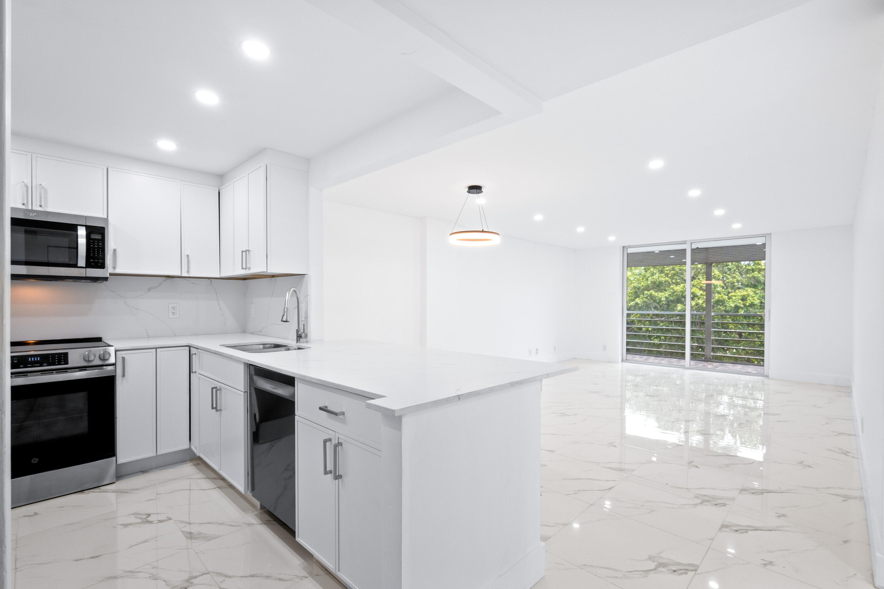 DANIANS SOUTH CONDO - Residential Lease