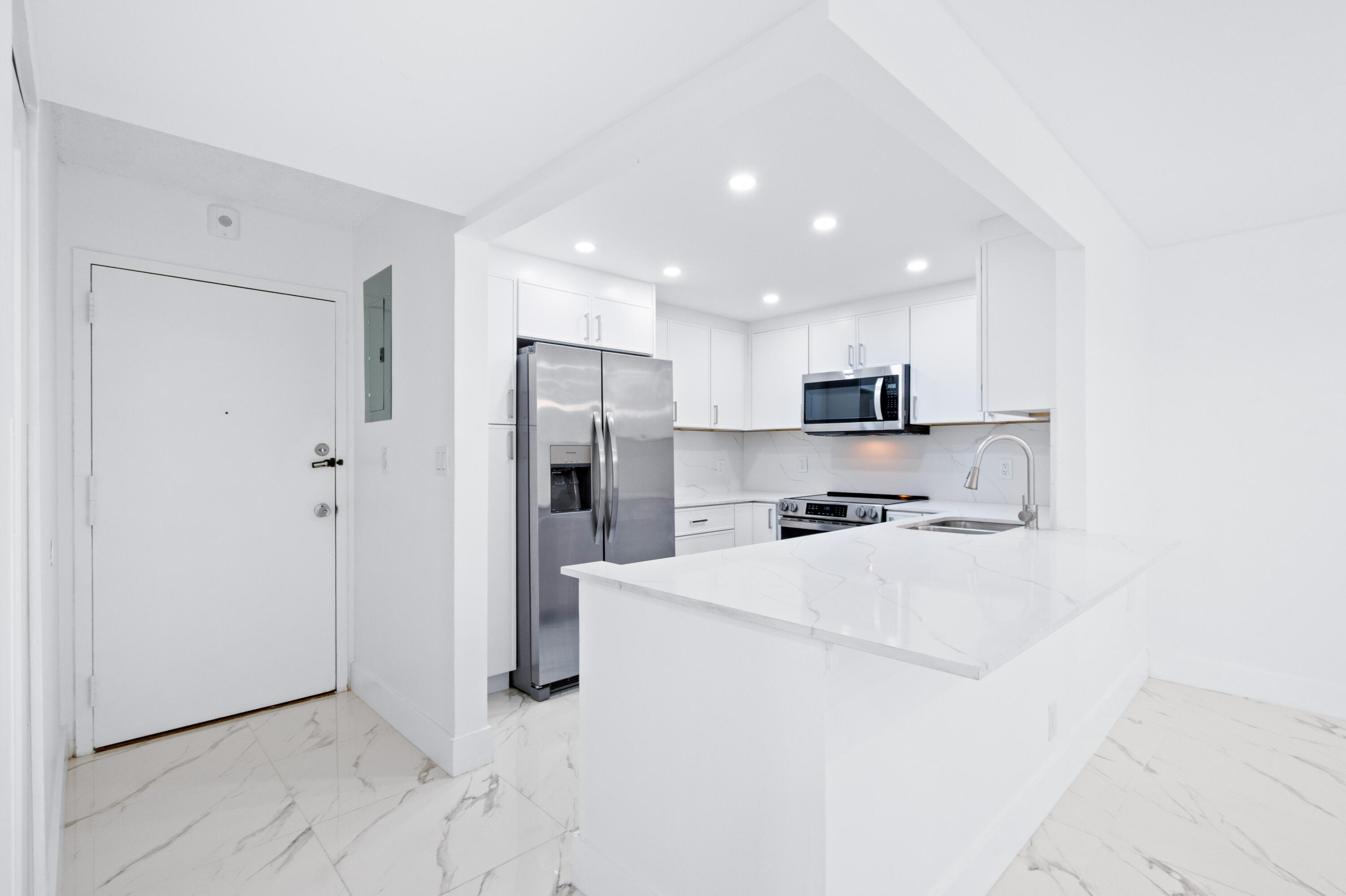 Fully remodeled, bright 2BR/2BA unfurnished condo in Dania Beach! Completely renovated in 2025 with a brand-new kitchen, new appliances, updated bathrooms, spacious bedrooms, large living area, private balcony, and impact windows/doors. Building features include laundry on every floor, pool, clubhouse, secure entry, and convenient parking. Prime location minutes from the beach, airport, and Dania Pointe. Annual lease only. No short-term rentals. Schedule your showing today!