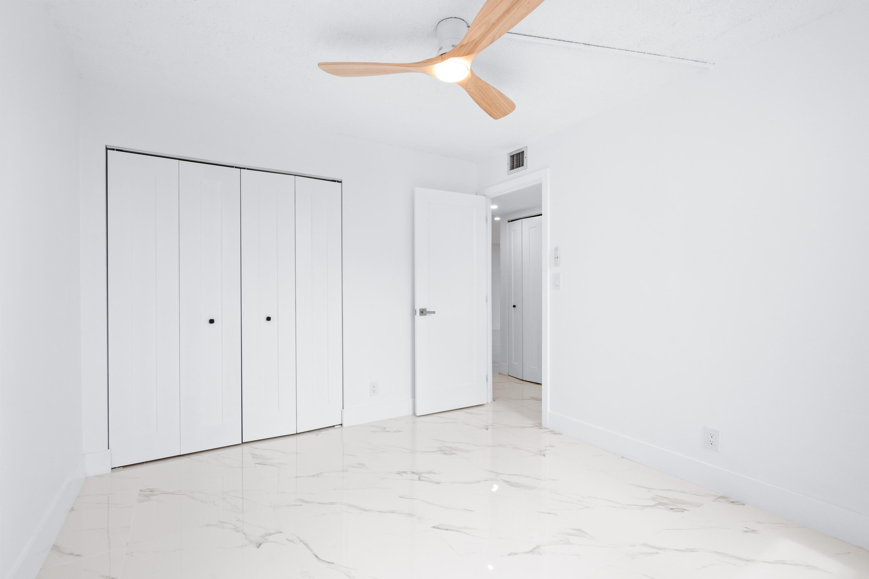 DANIANS SOUTH CONDO - Residential Lease