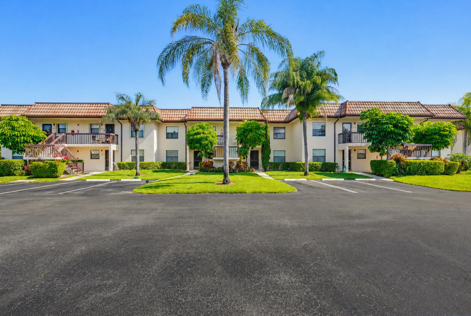 LUCERNE LAKES GOLF COLONY - Residential Lease