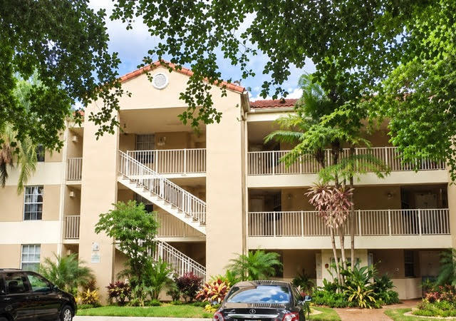 CORAL SPRINGS ESTATE TOWNHOMES - Residential Lease