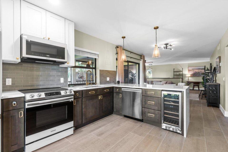 WATERBEND AT JONATHANS LANDING CONDO - Residential