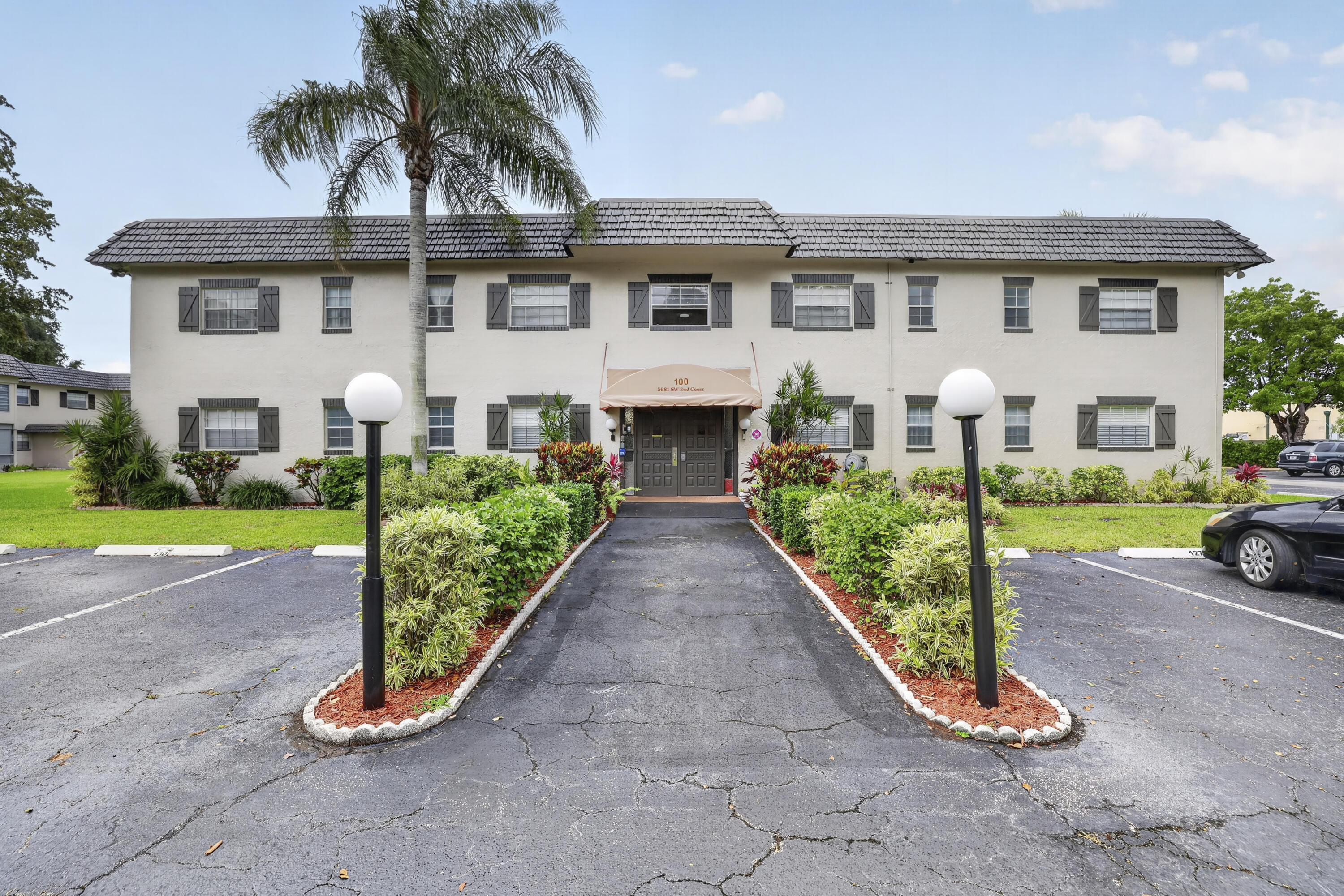 MEADOWS CONDO - Residential