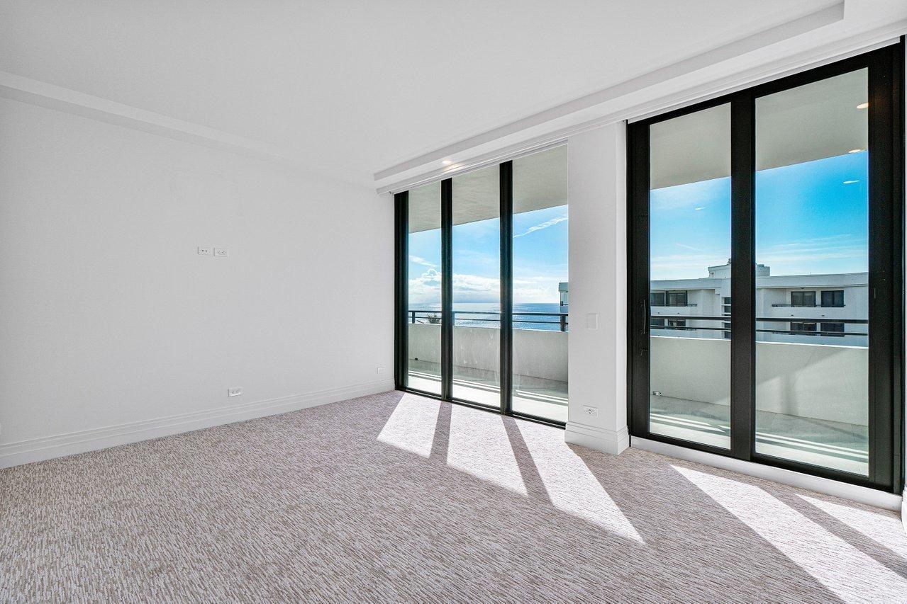 PALM BEACH HAMPTONCONDO DECL FILED 4-26-85-IN - Residential
