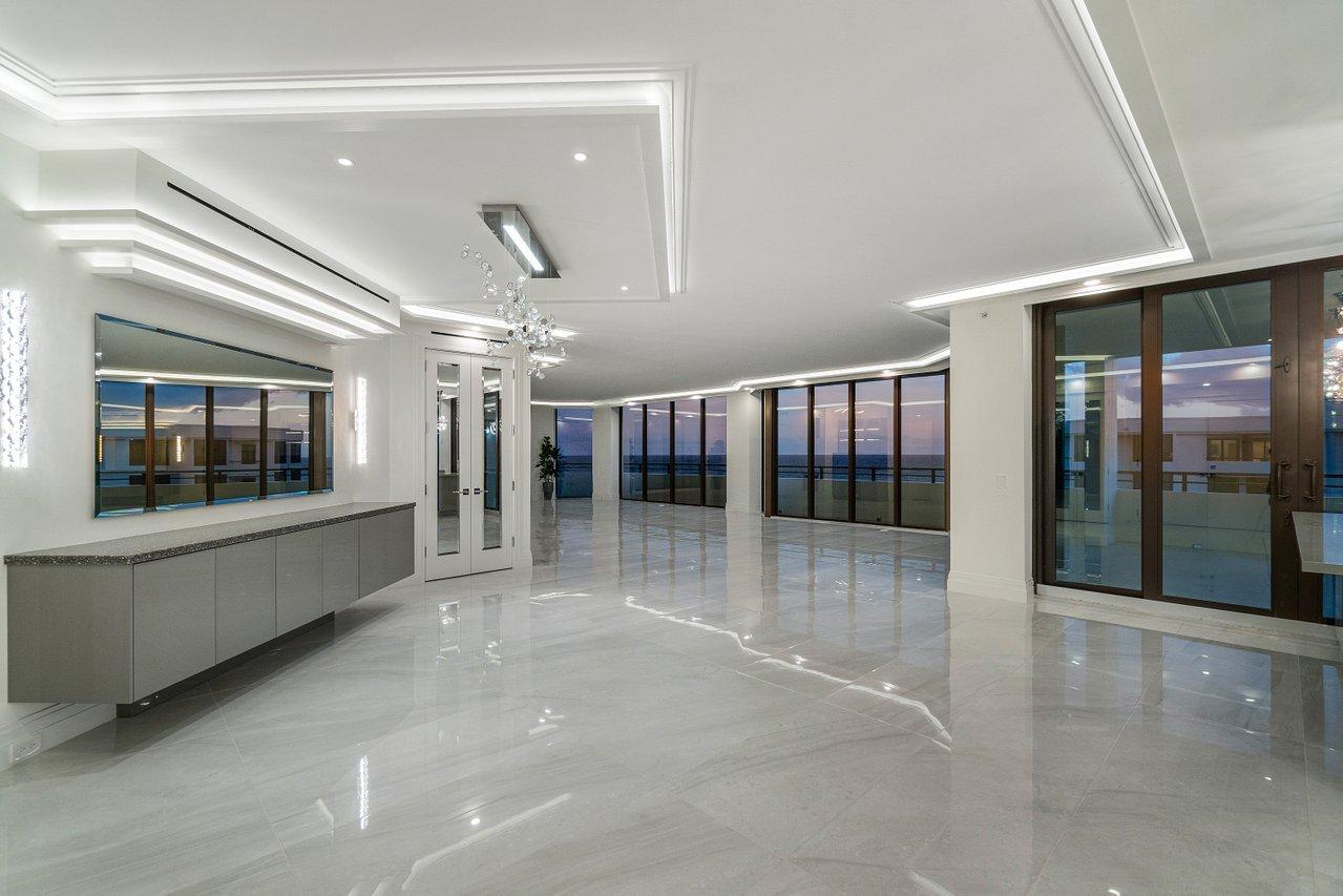 PALM BEACH HAMPTONCONDO DECL FILED 4-26-85-IN - Residential