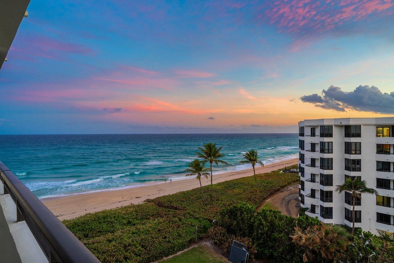 PALM BEACH HAMPTONCONDO DECL FILED 4-26-85-IN - Residential