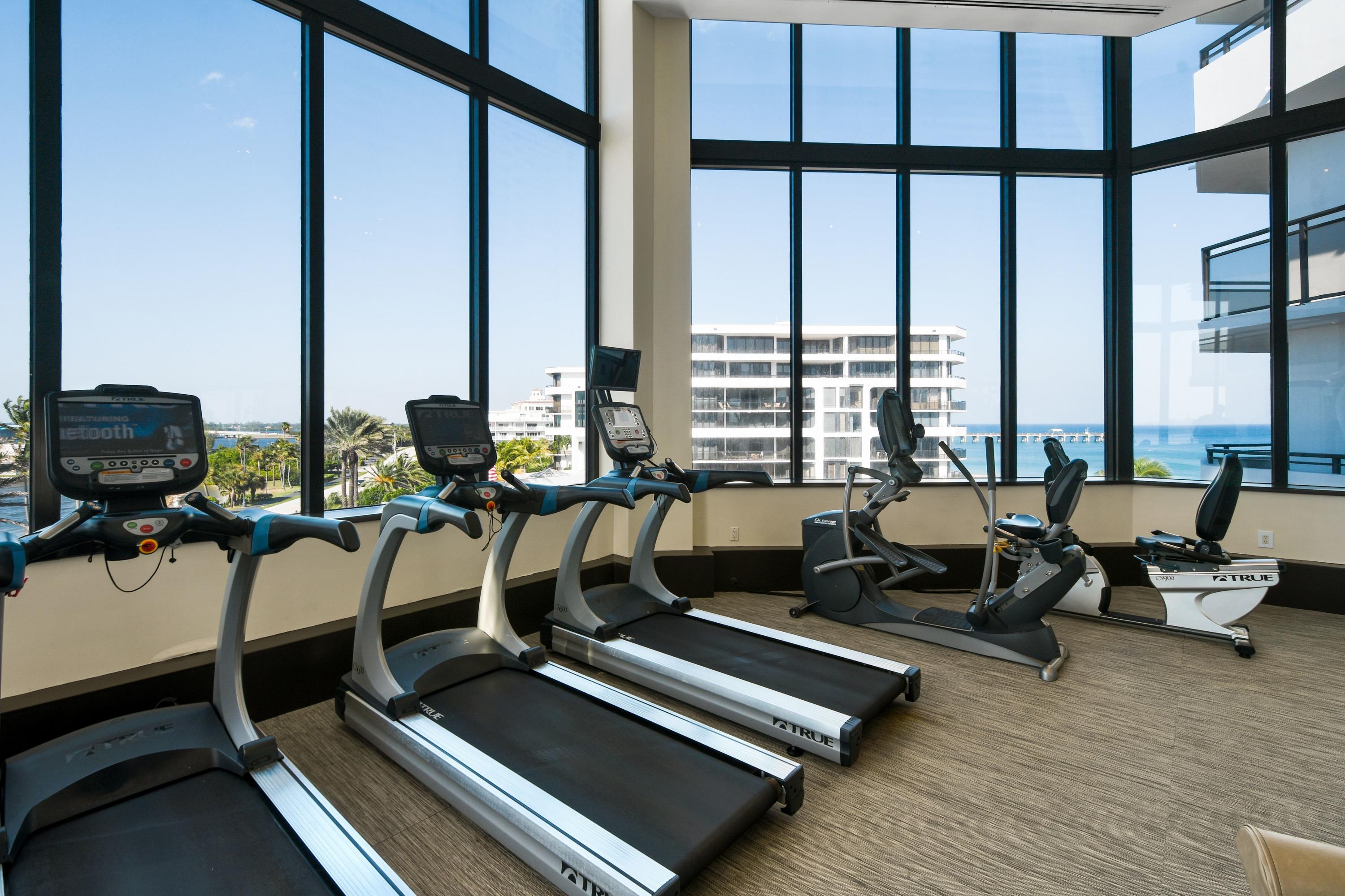 PALM BEACH HAMPTONCONDO DECL FILED 4-26-85-IN - Residential