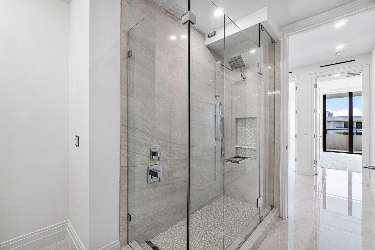 PALM BEACH HAMPTONCONDO DECL FILED 4-26-85-IN - Residential