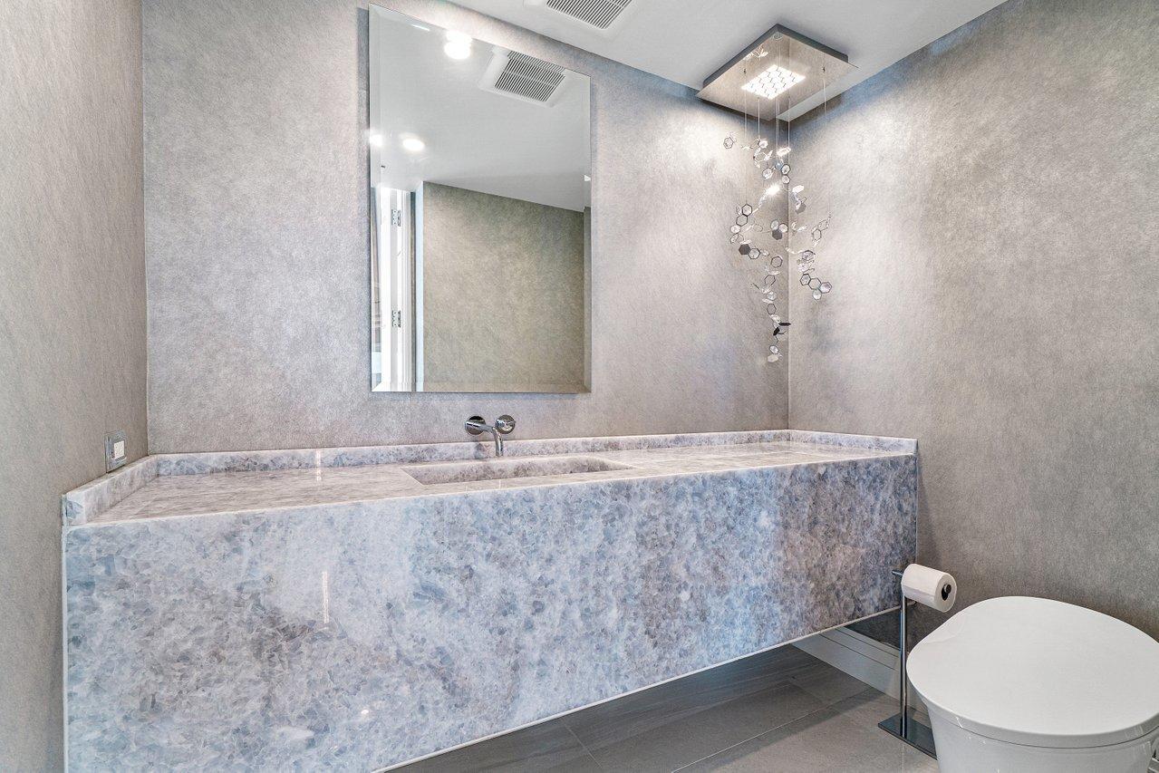 PALM BEACH HAMPTONCONDO DECL FILED 4-26-85-IN - Residential