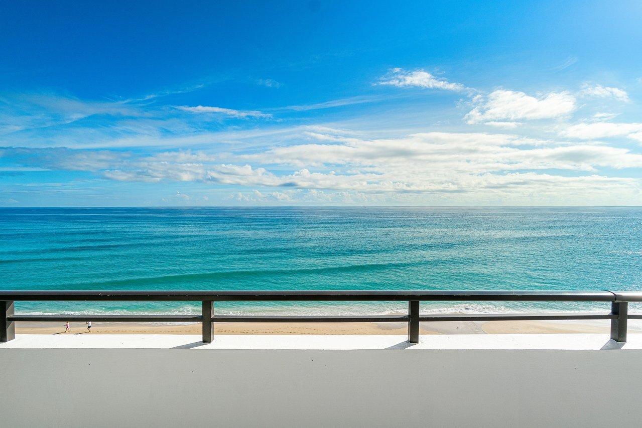 PALM BEACH HAMPTONCONDO DECL FILED 4-26-85-IN - Residential
