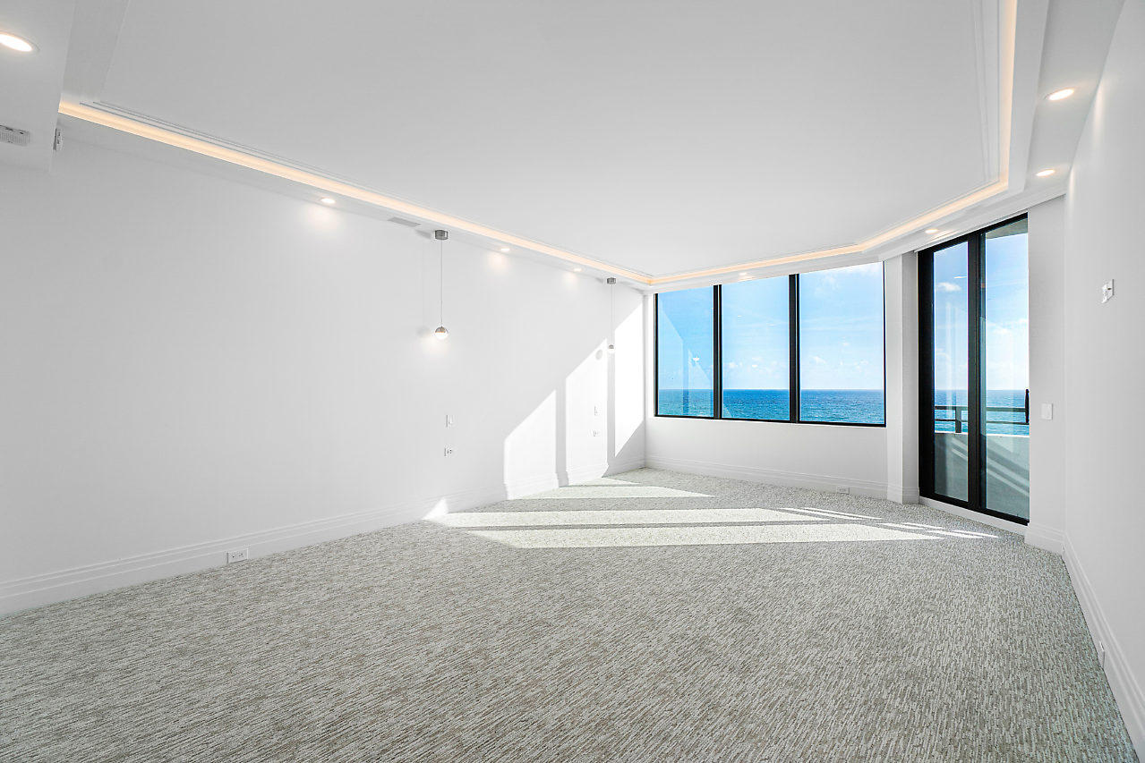 PALM BEACH HAMPTONCONDO DECL FILED 4-26-85-IN - Residential